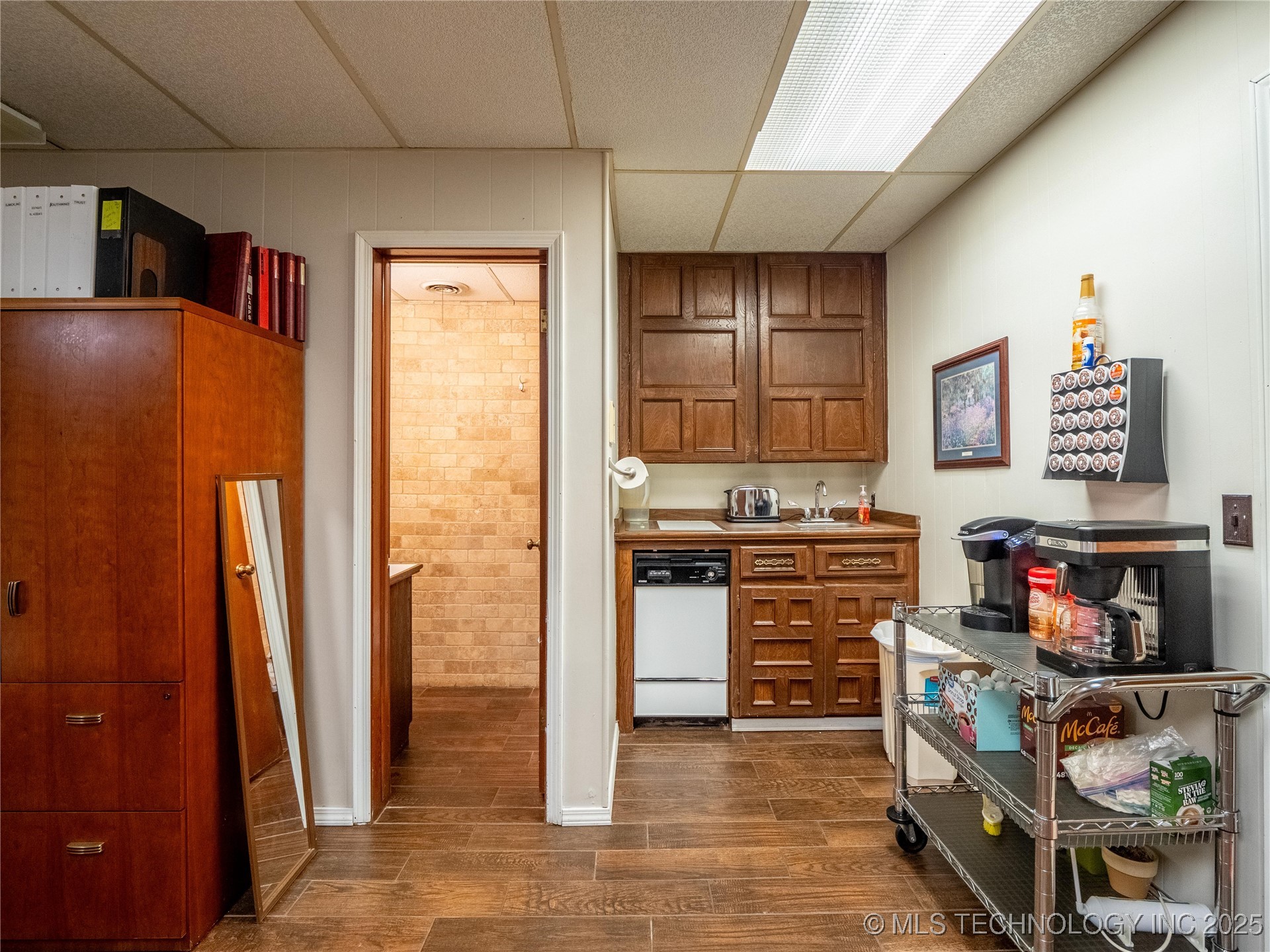 15 E Carl Albert Property Photo 18