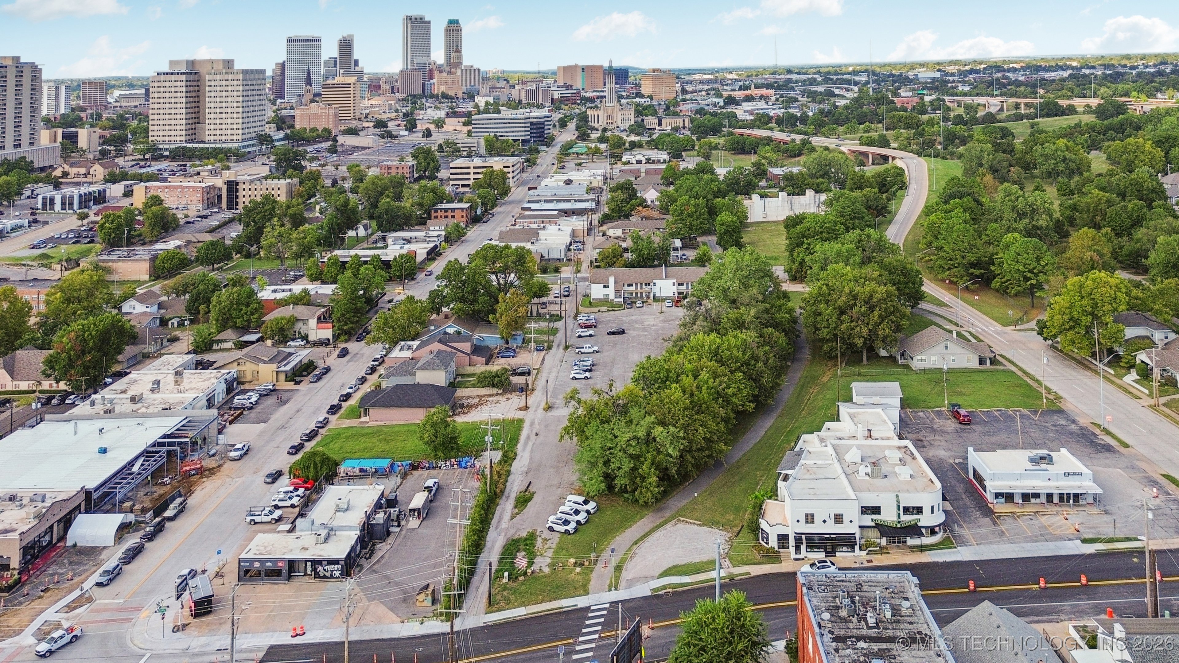 121 E 18th Street S Property Photo 1