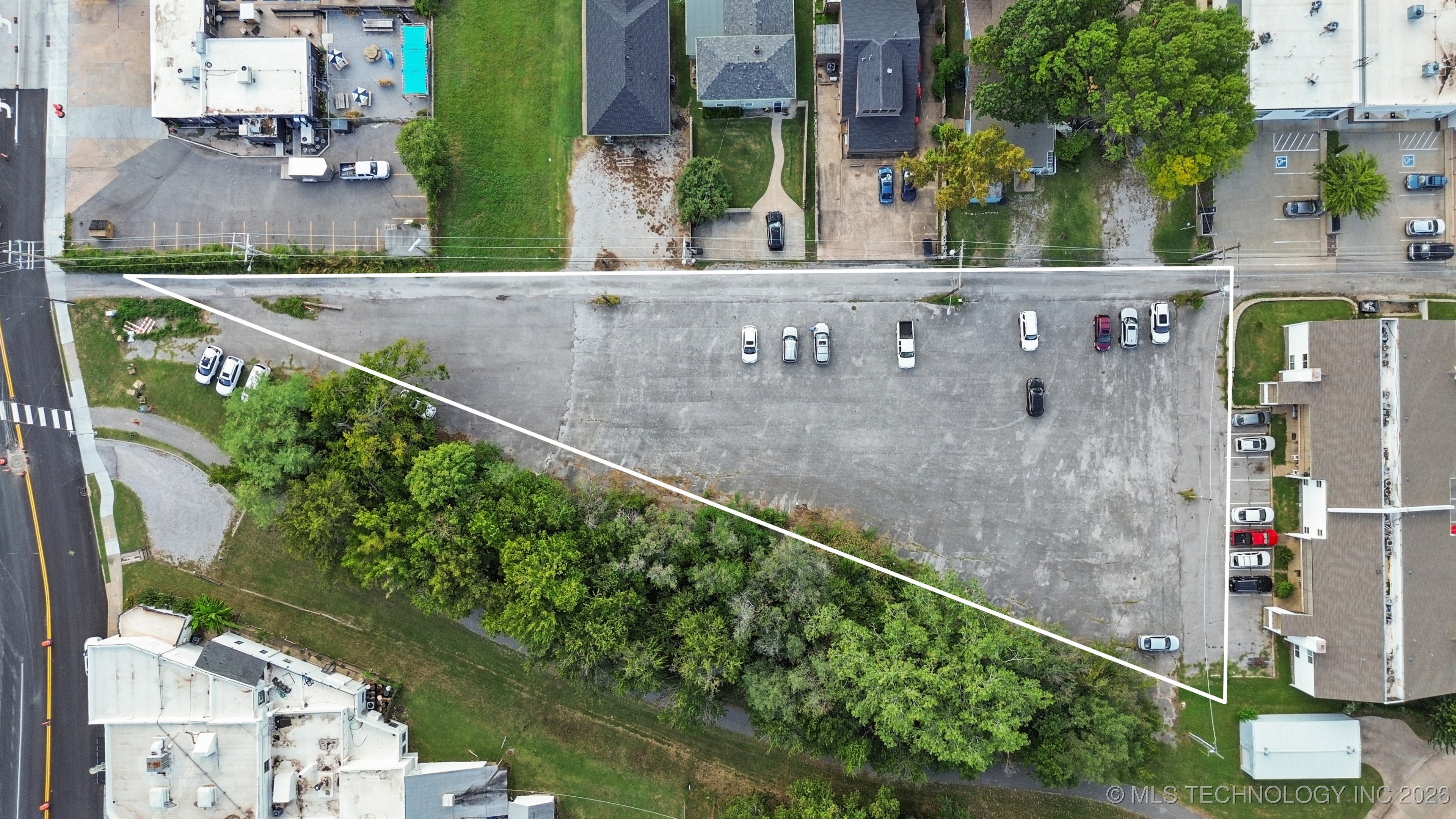 121 E 18th Street S Property Photo 2