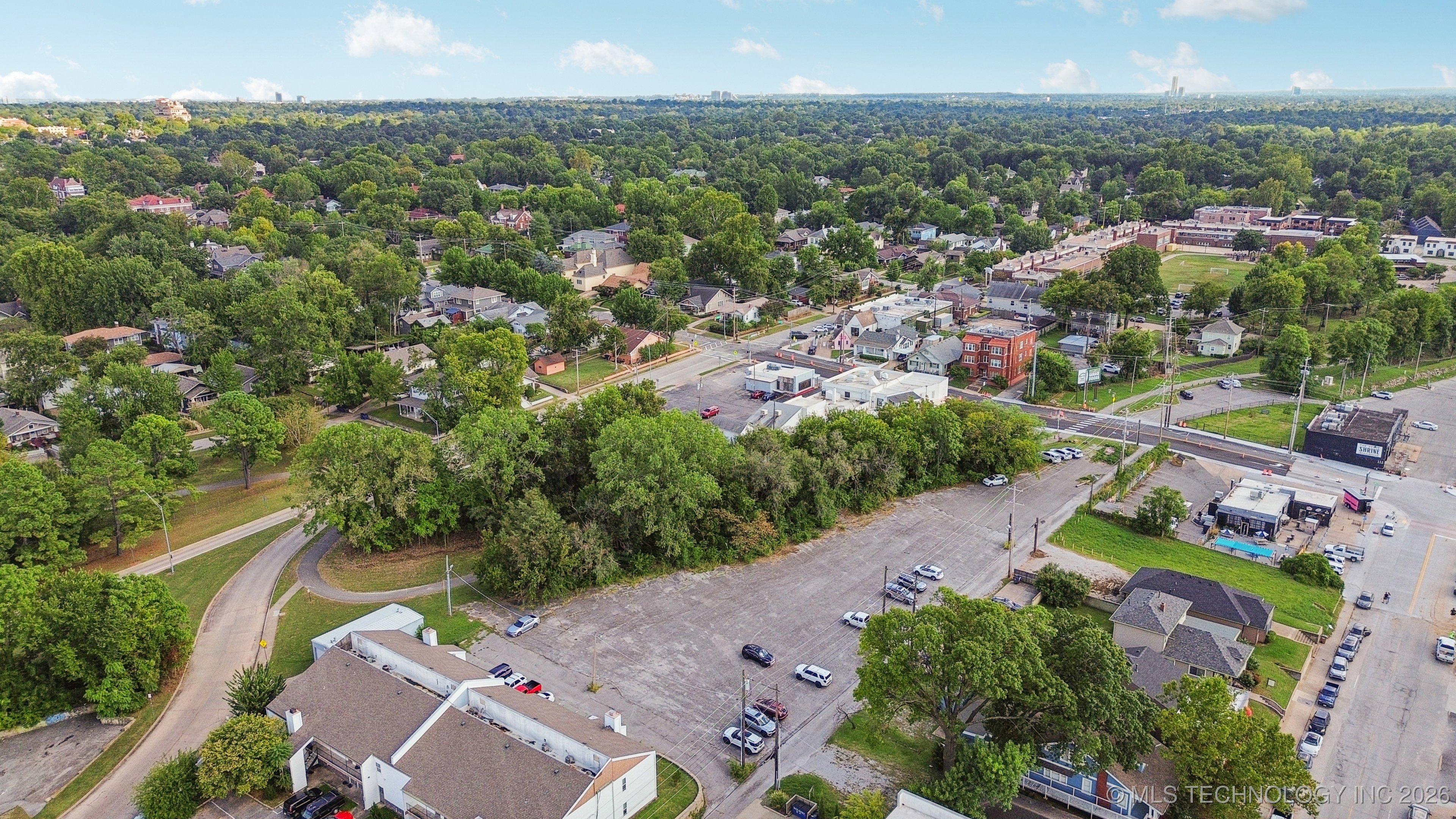 121 E 18th Street S Property Photo 4