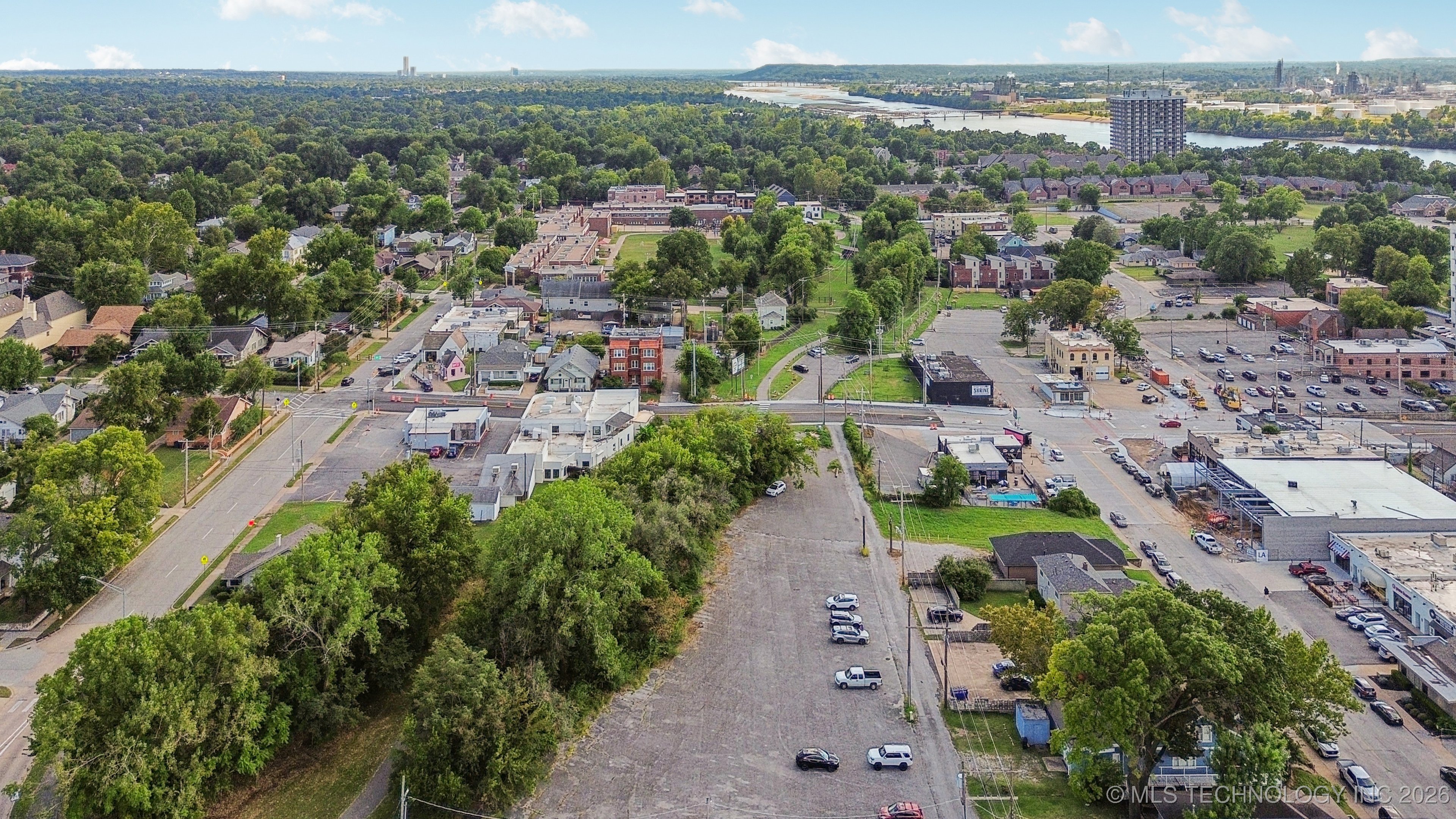 121 E 18th Street S Property Photo 5