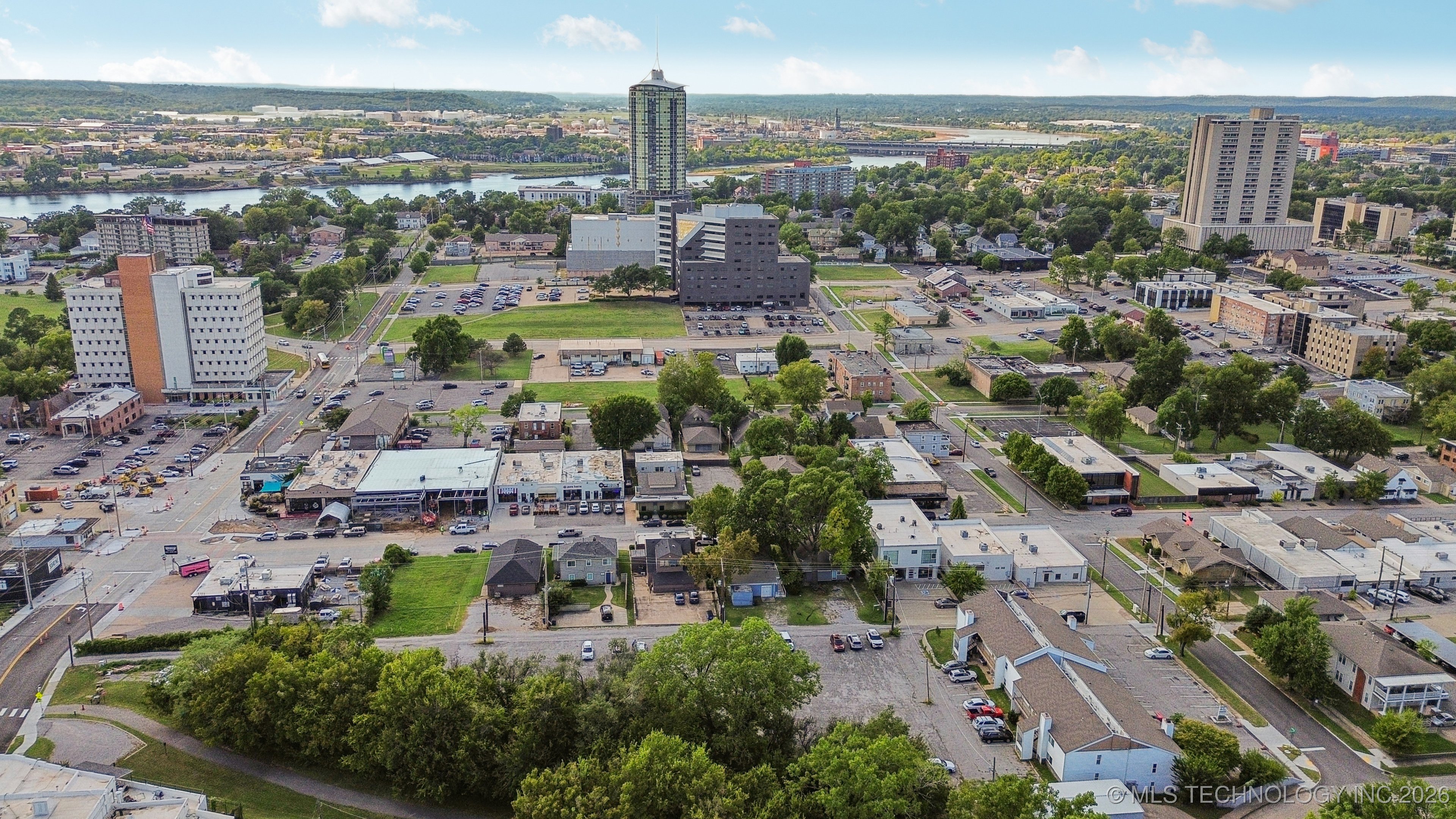 121 E 18th Street S Property Photo 8