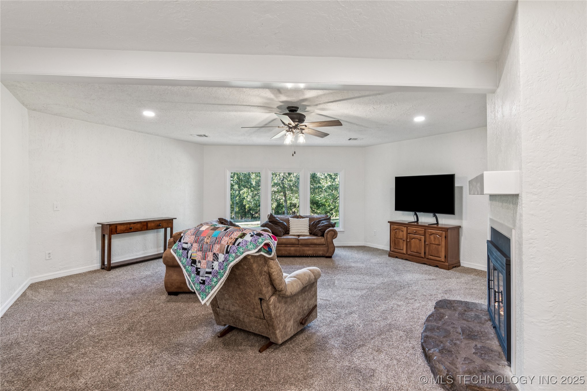 2389 Timberlane Ridge Road Property Photo 2