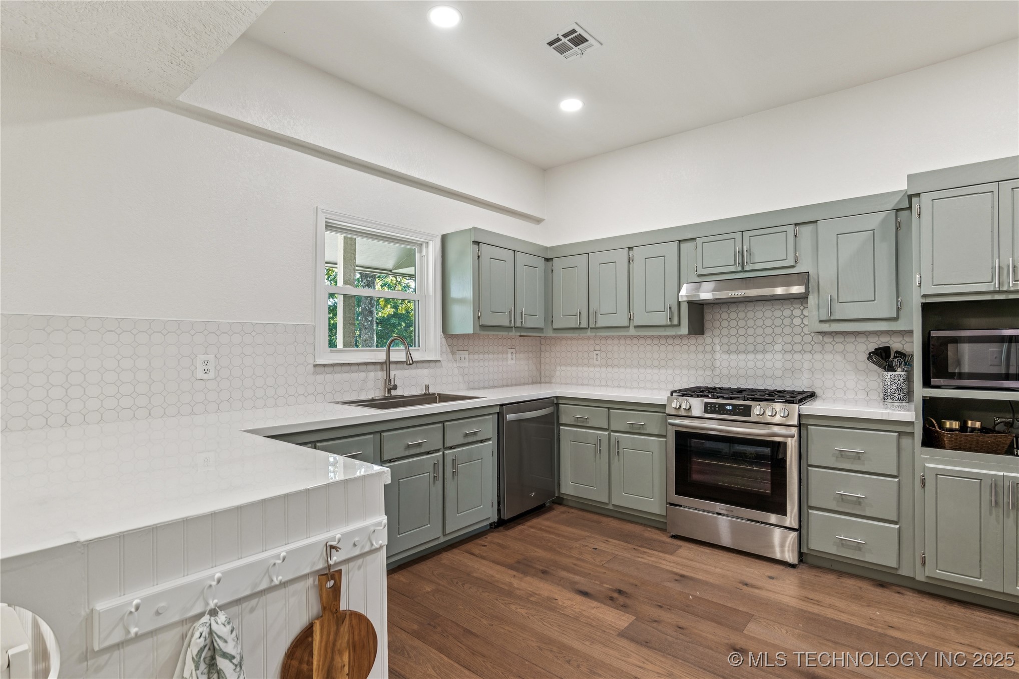 2389 Timberlane Ridge Road Property Photo 3