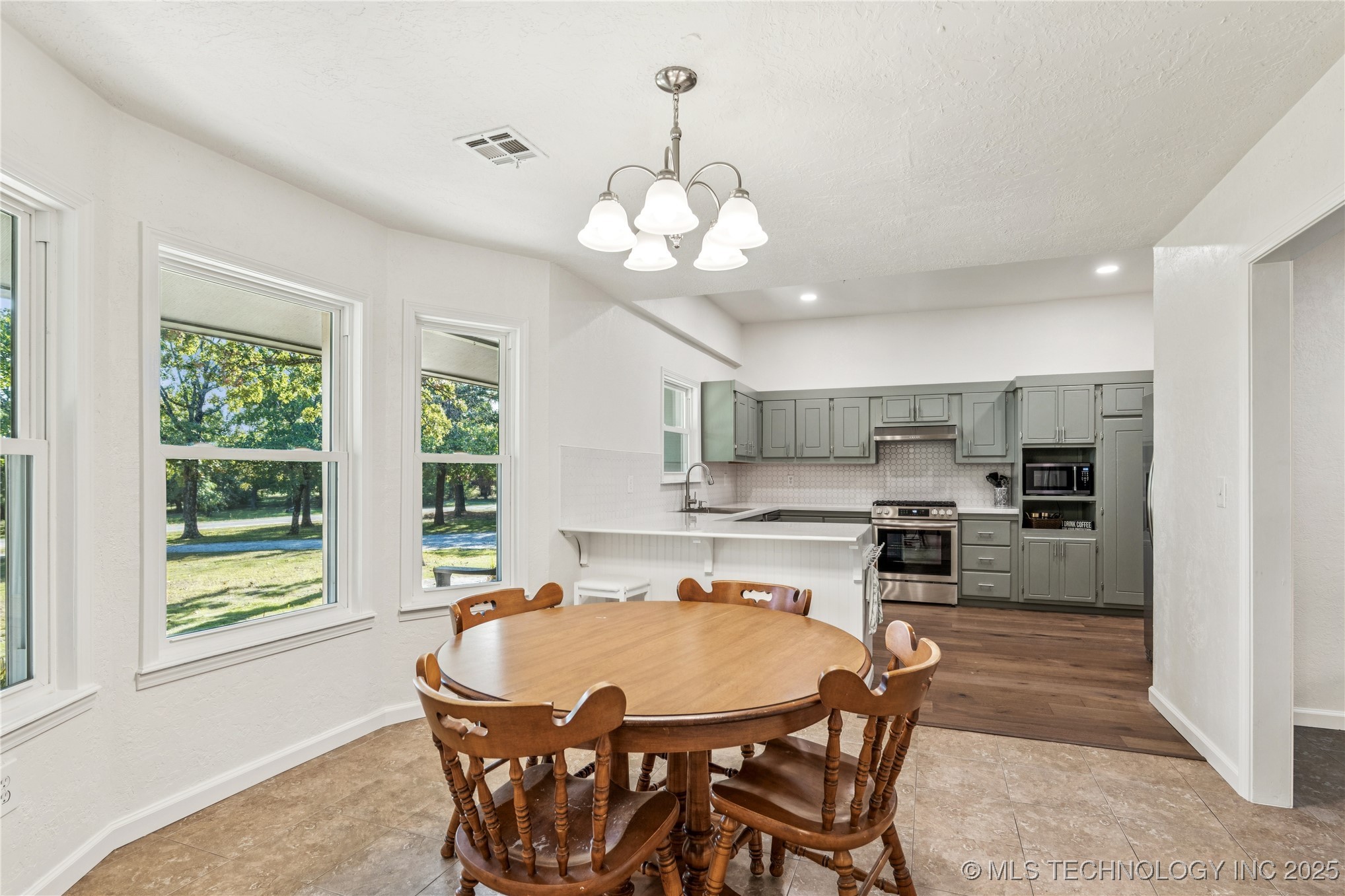 2389 Timberlane Ridge Road Property Photo 4