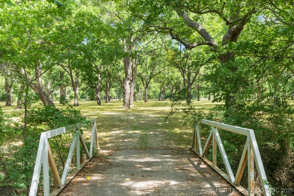68243 S 220th Road Property Photo 3