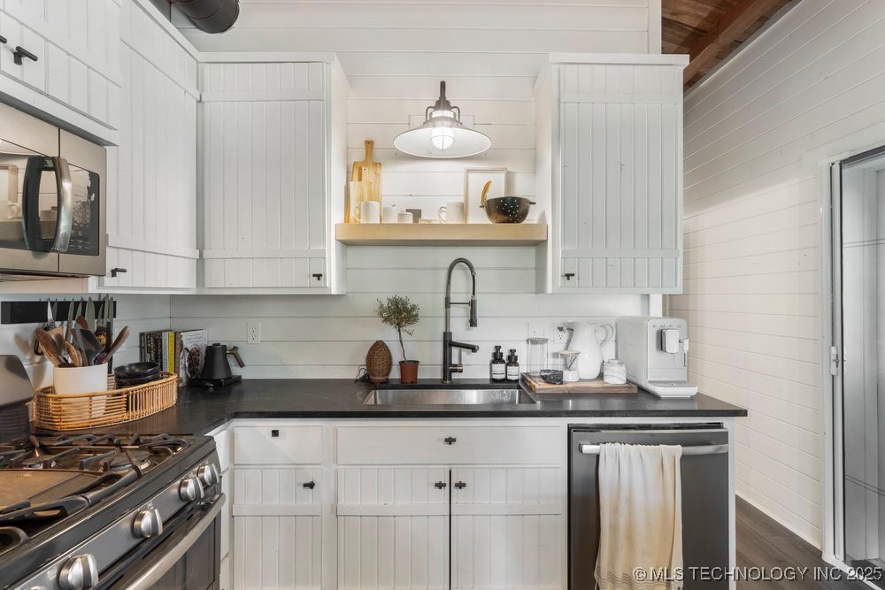 68243 S 220th Road Property Photo 25