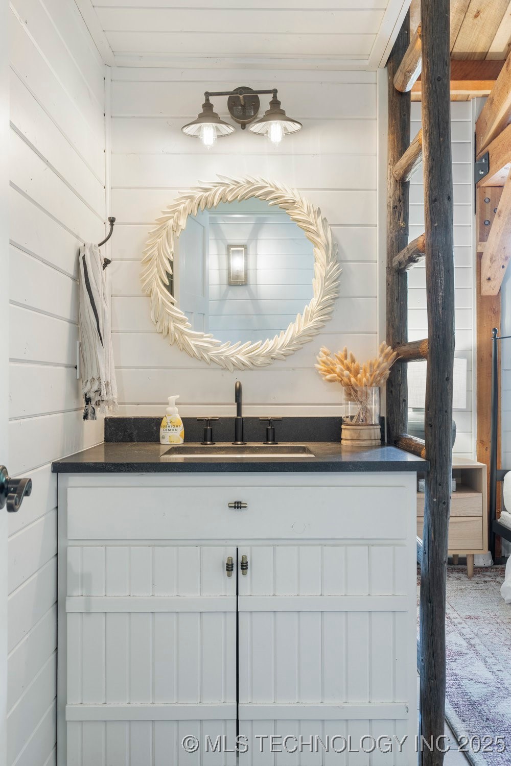 68243 S 220th Road Property Photo 32