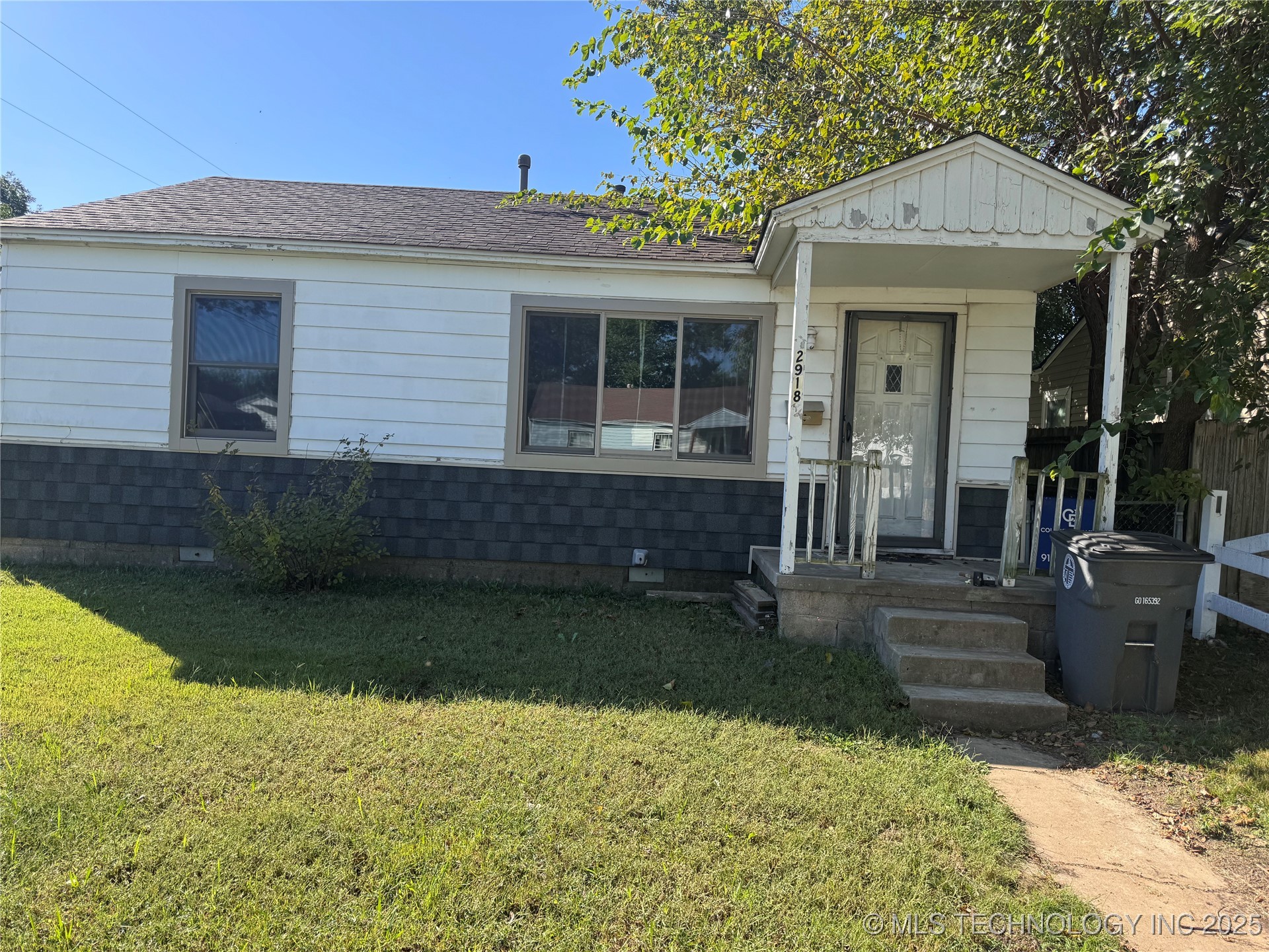 2918 E Woodrow Street Property Photo 1