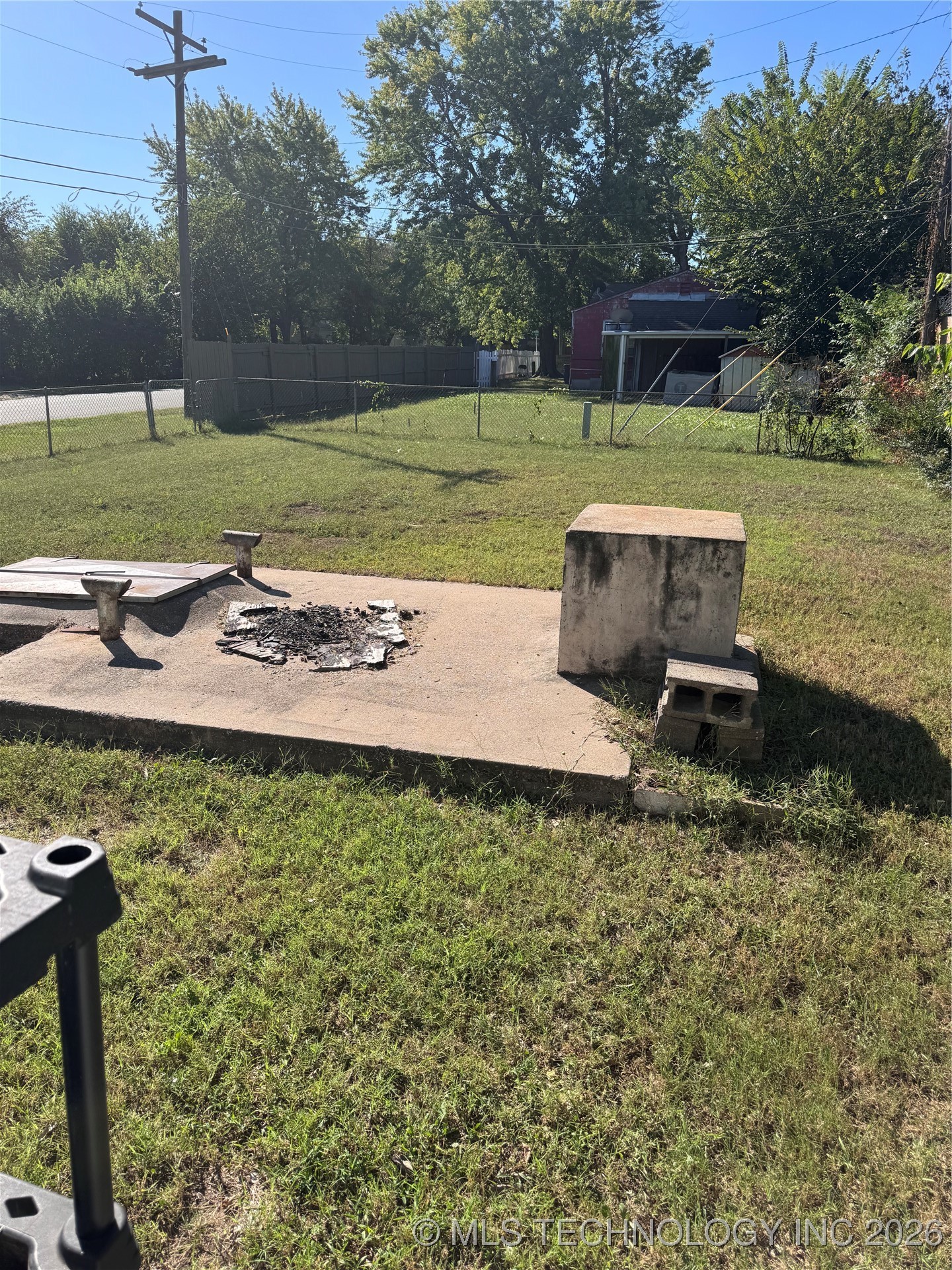 2918 E Woodrow Street Property Photo 3