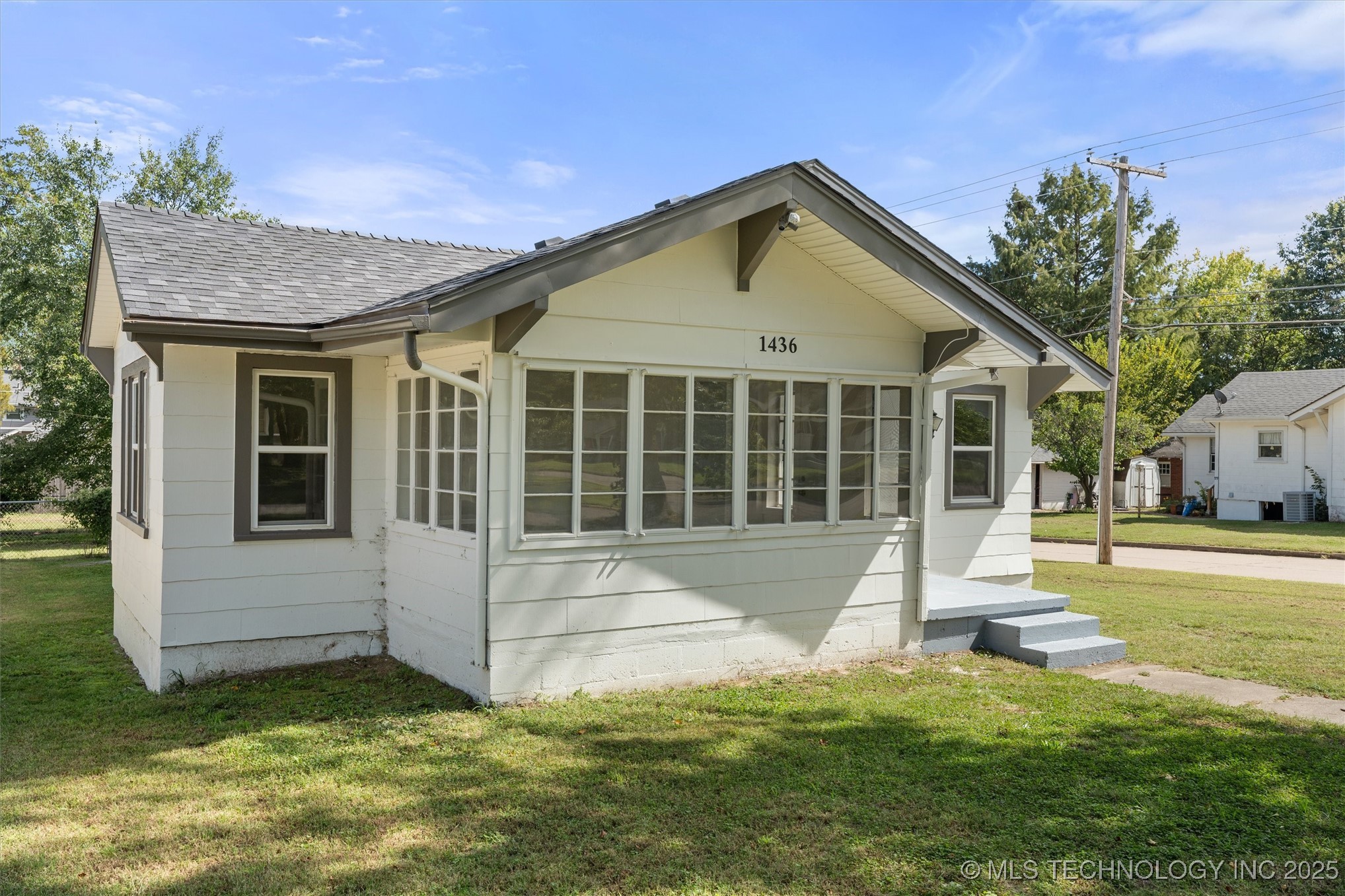 1436 S Keeler Avenue Property Photo 3