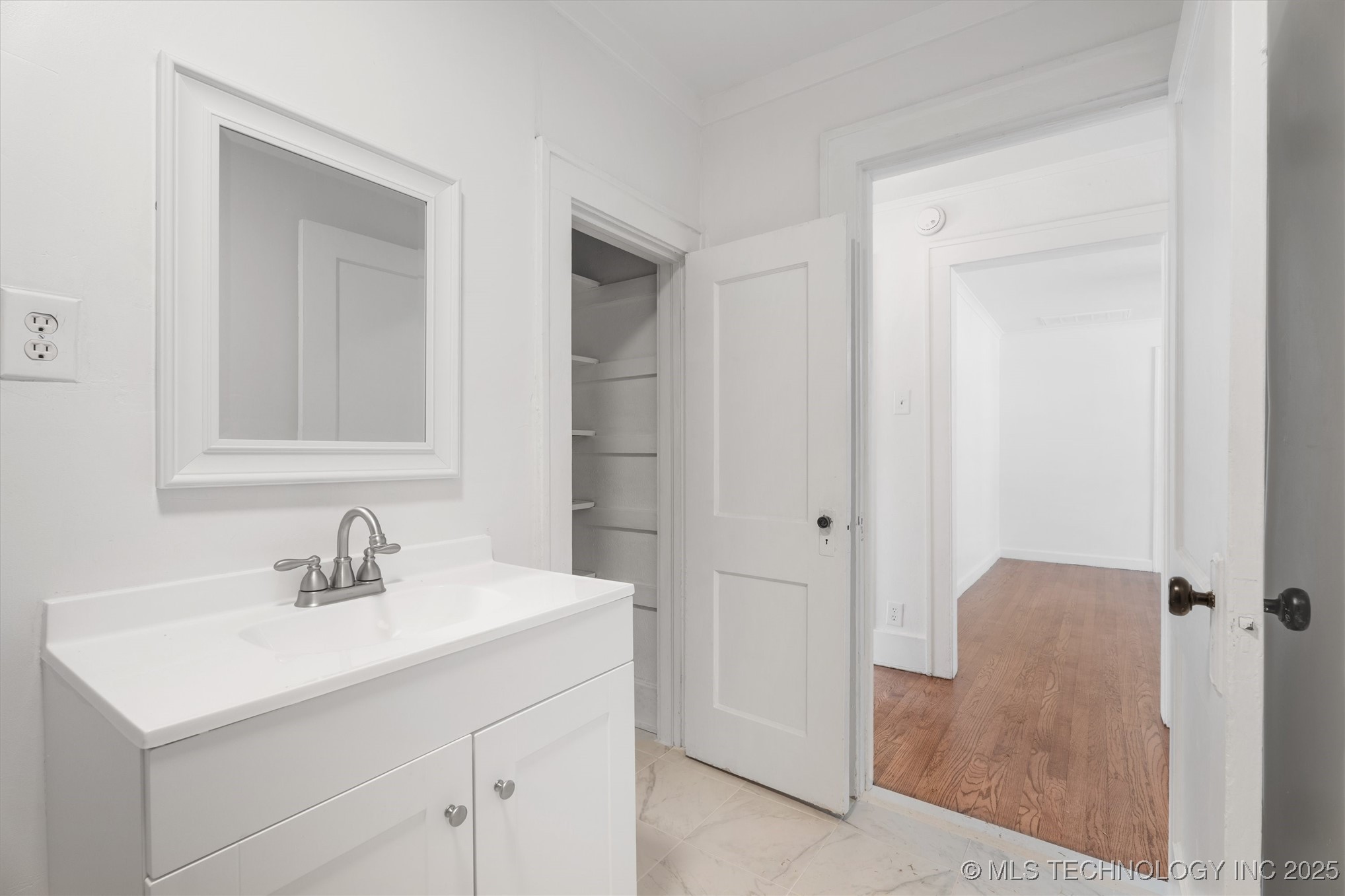 1436 S Keeler Avenue Property Photo 14