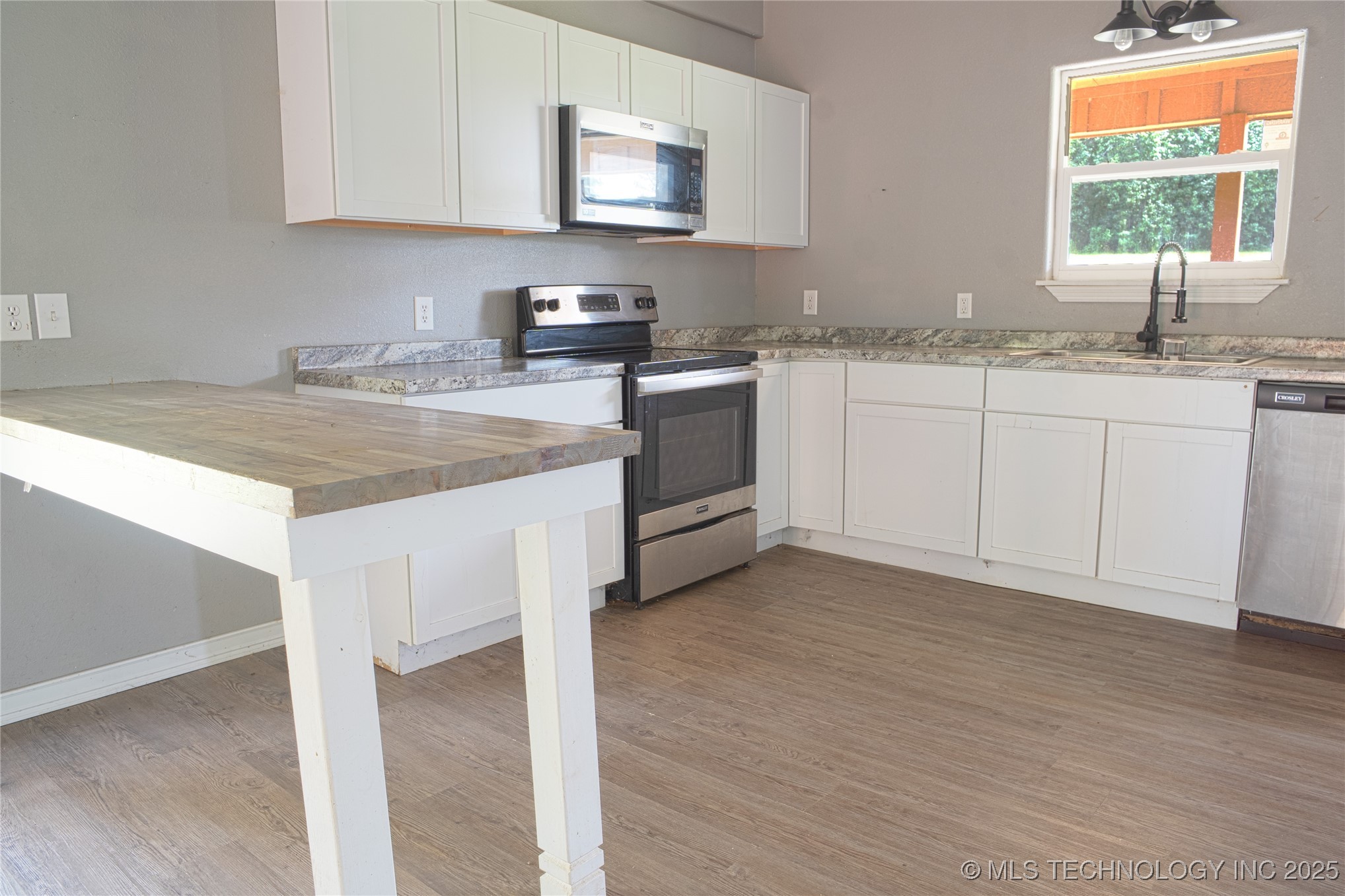 80300 S 4688 Property Photo 6