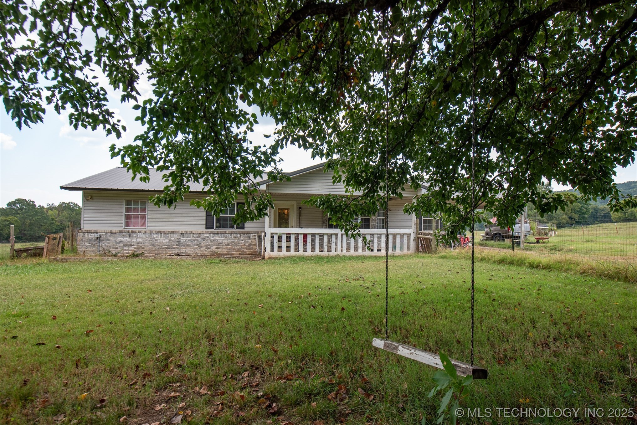 465602 E 850 Road Property Photo 2