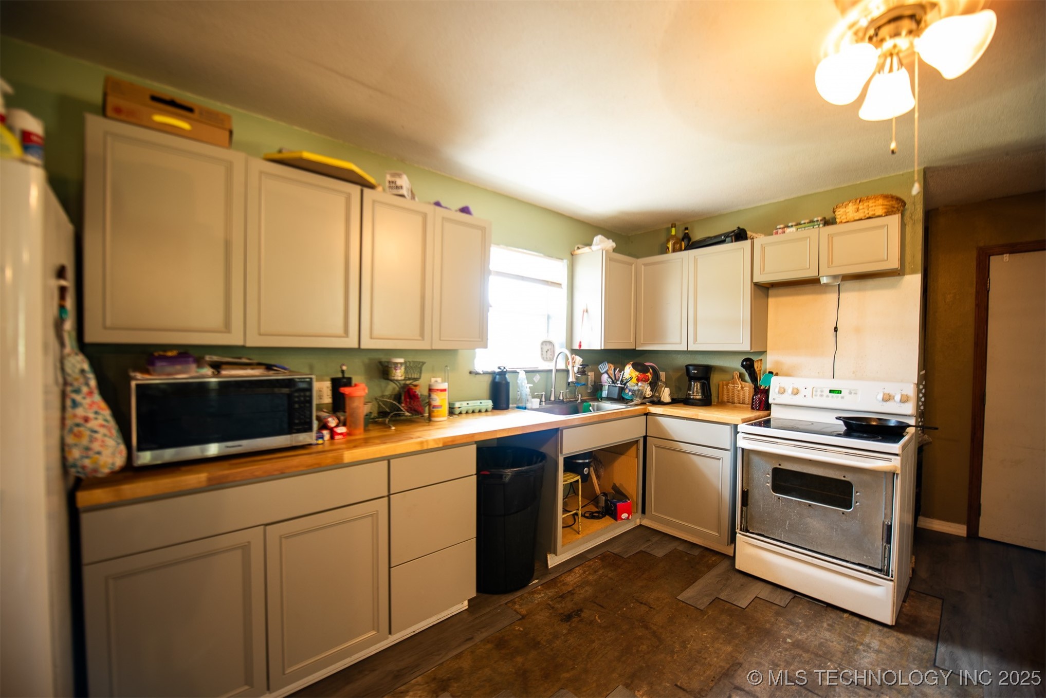 465602 E 850 Road Property Photo 12