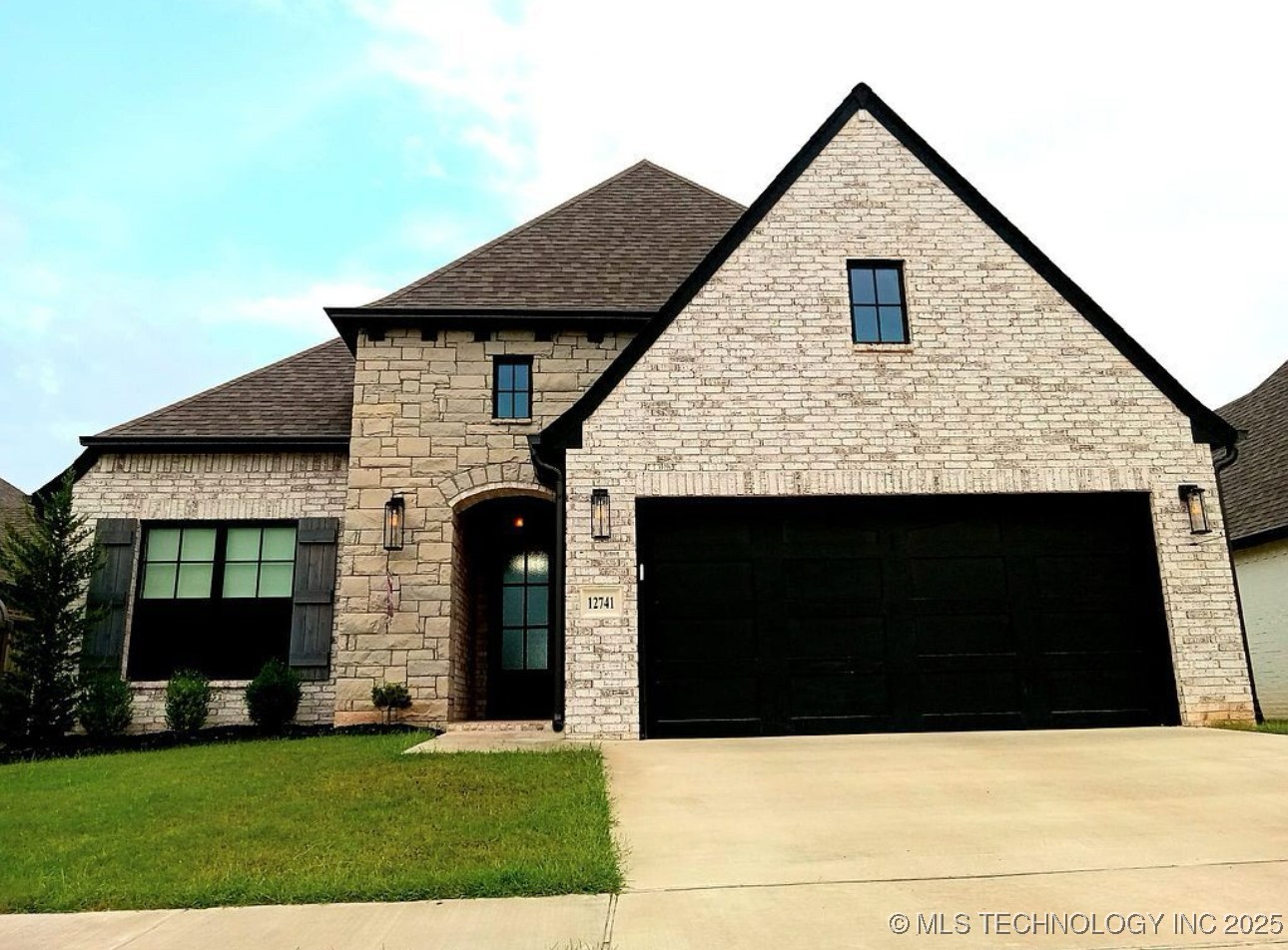 12741 S Oxford Avenue Property Photo 1