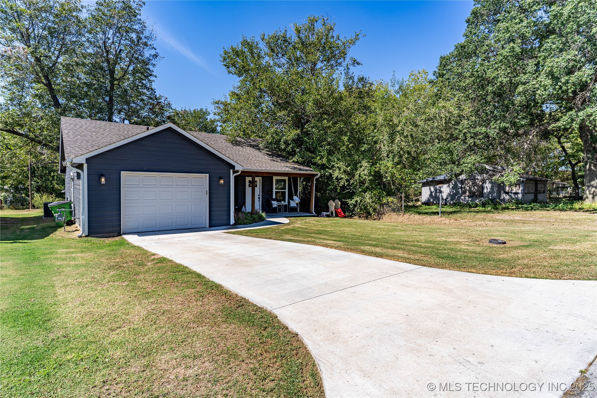 904 S Hickory Street Property Photo 2