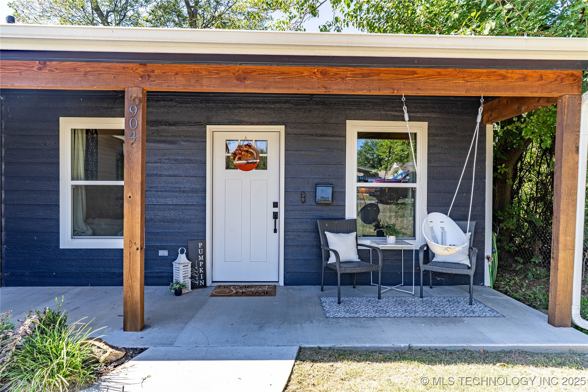 904 S Hickory Street Property Photo 3