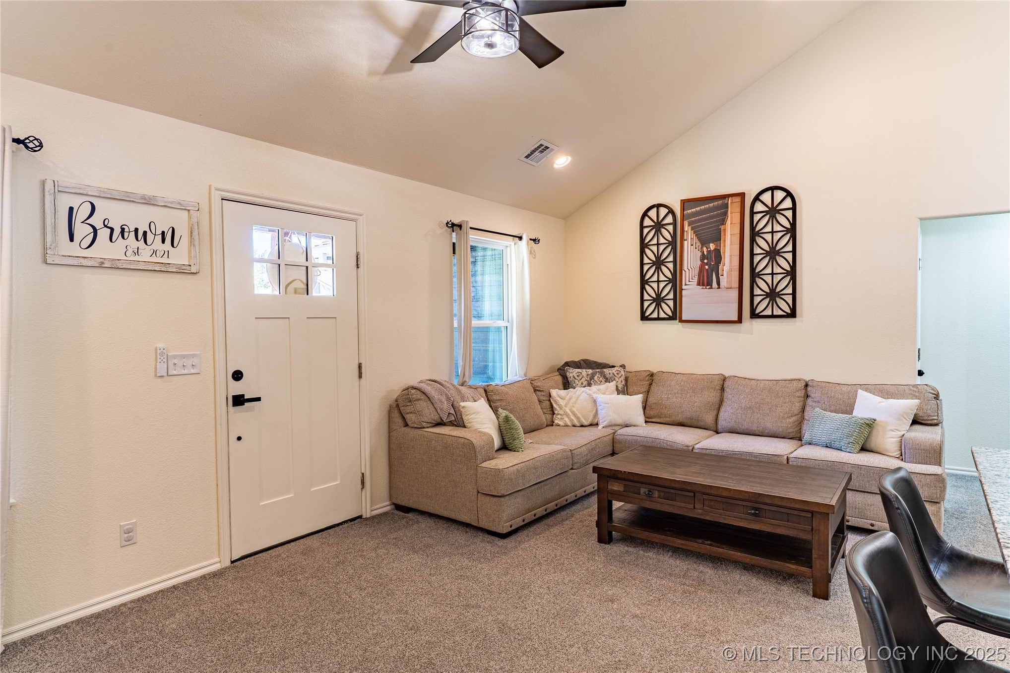 904 S Hickory Street Property Photo 4