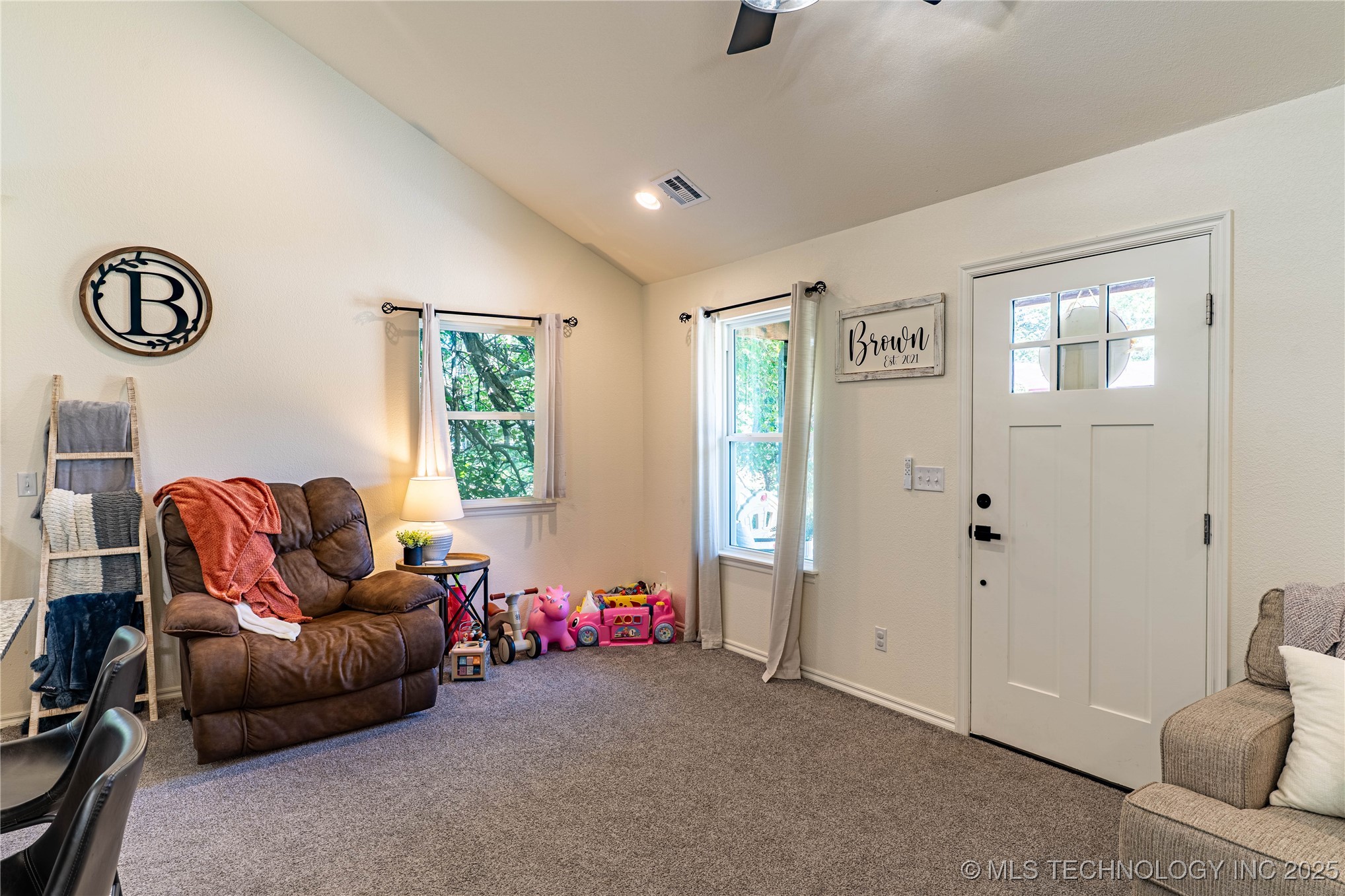 904 S Hickory Street Property Photo 5