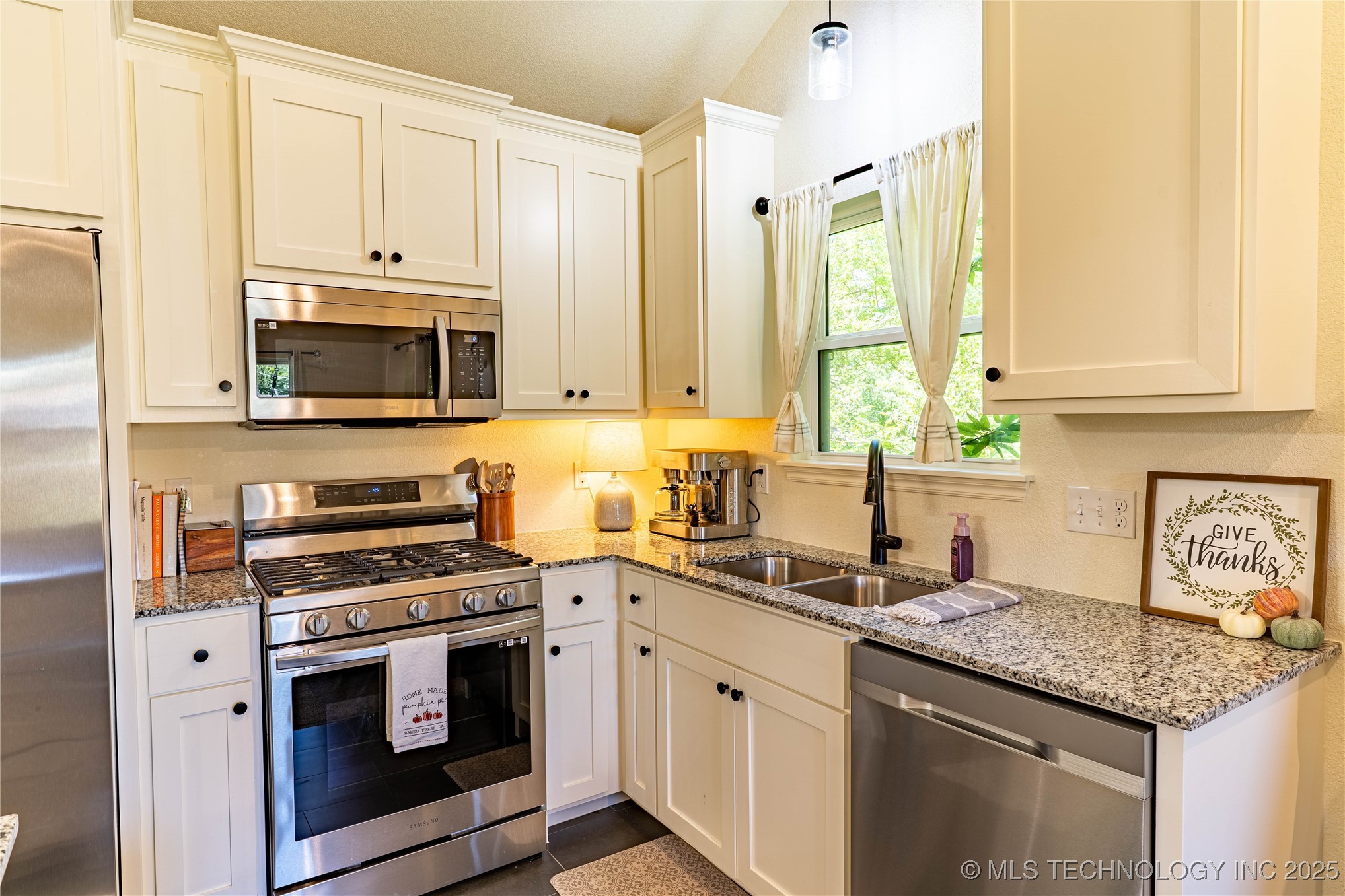 904 S Hickory Street Property Photo 7