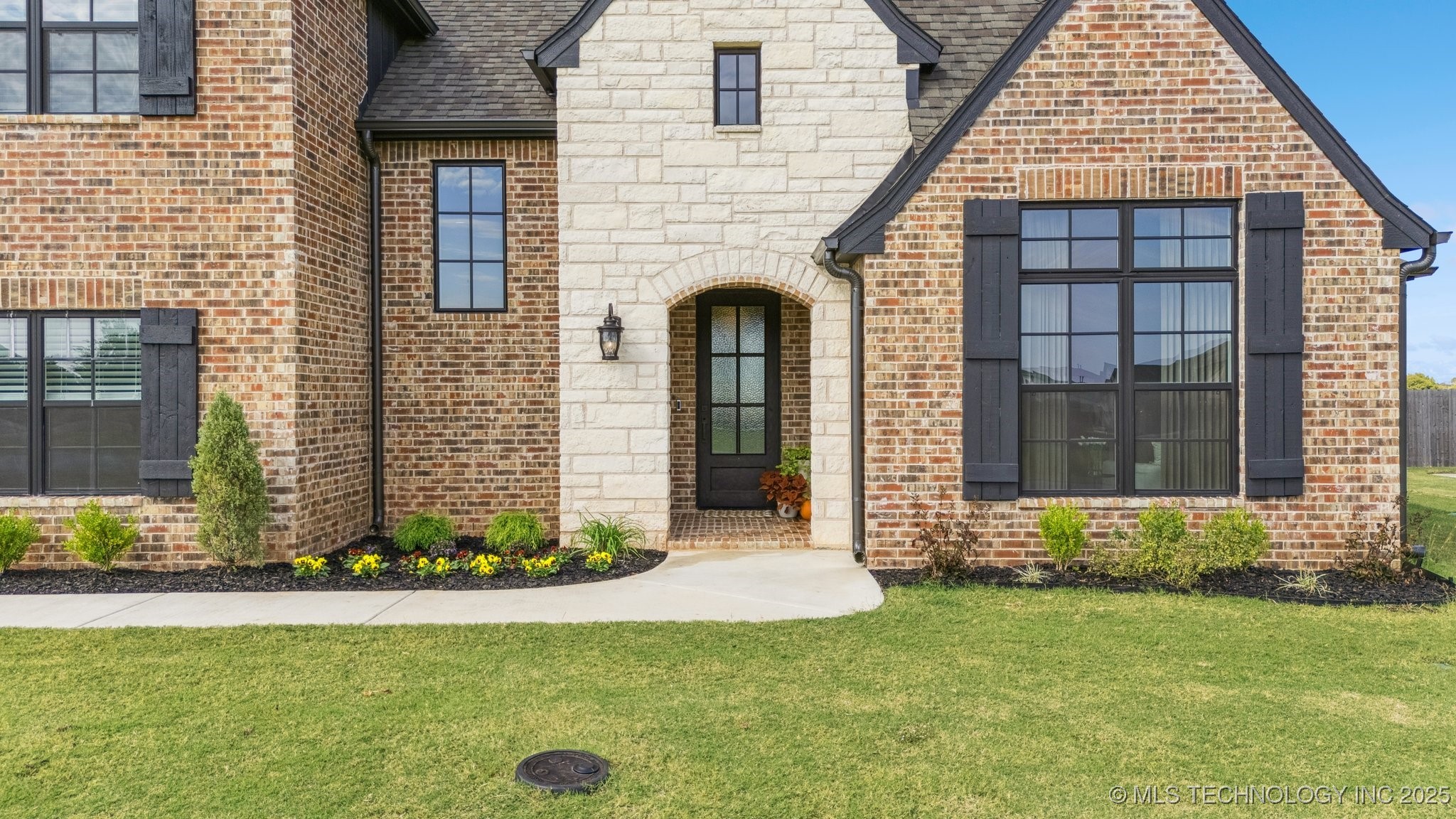 4135 E 179th Street S Property Photo 2