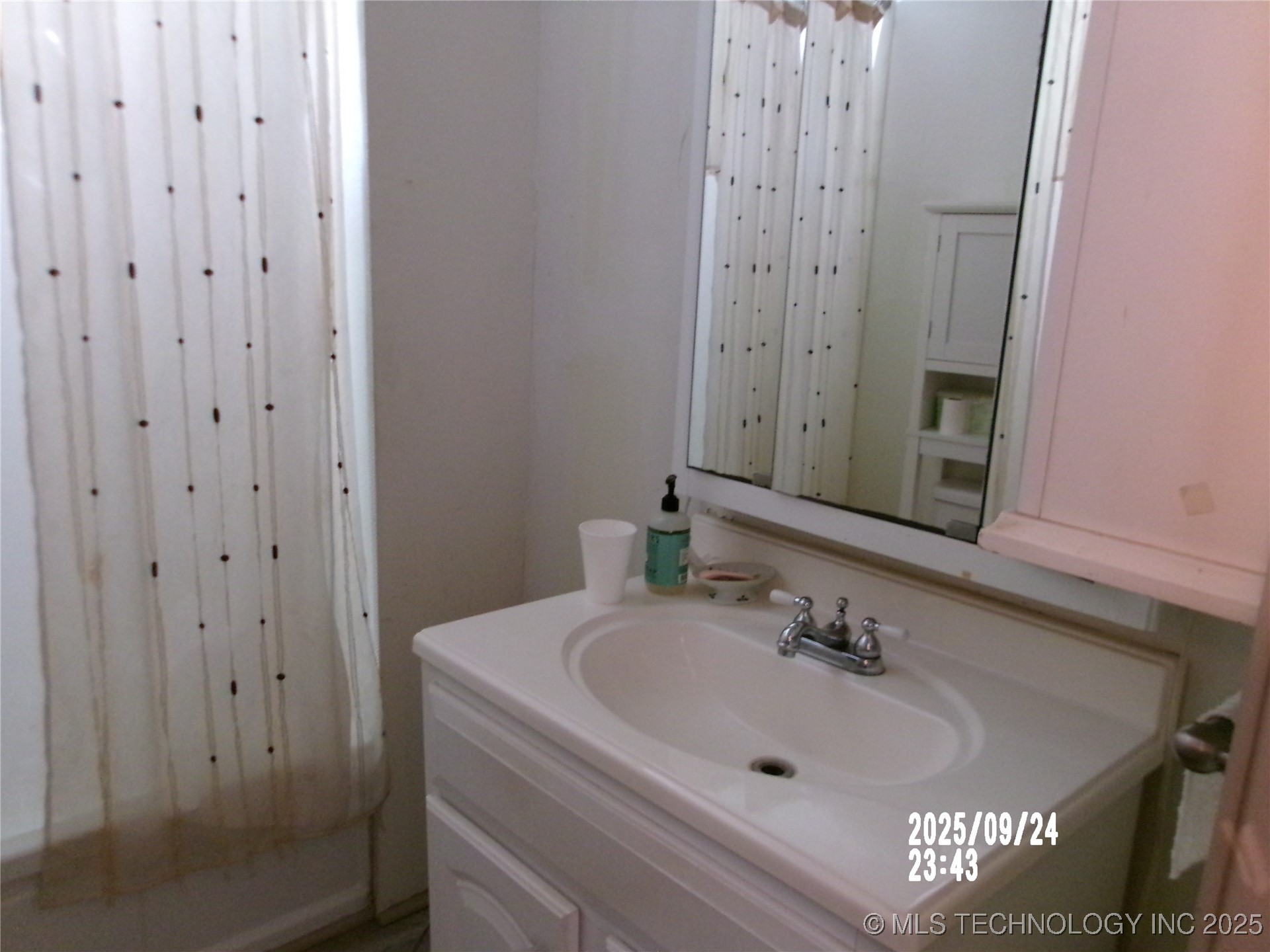 721 S Hickory Avenue Property Photo 16