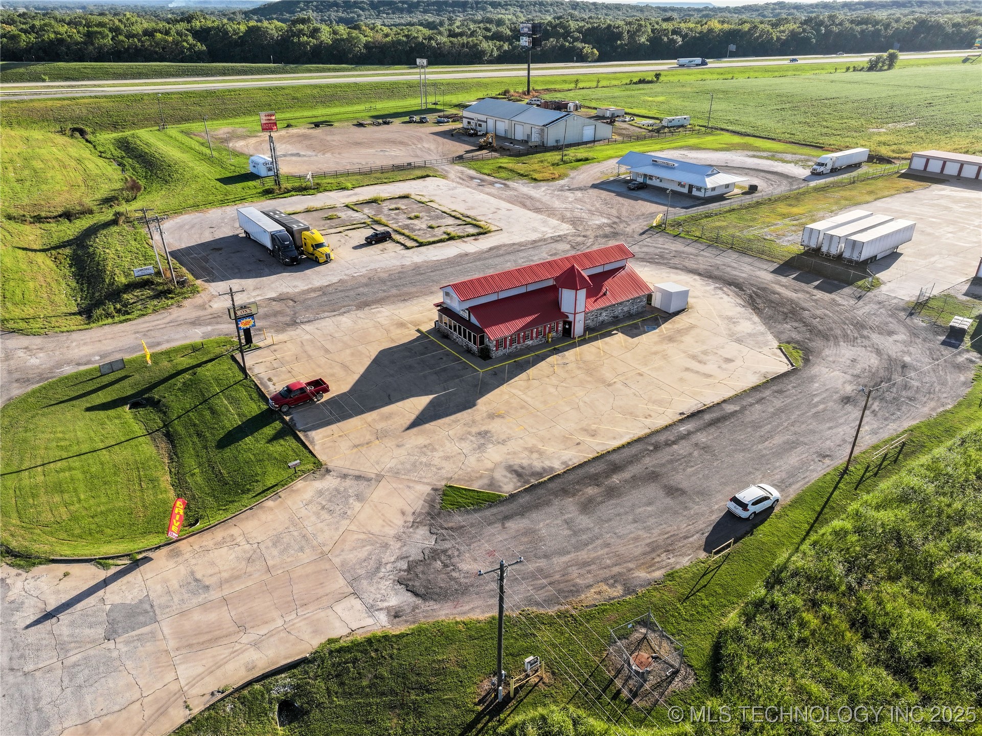 18753 S Highway 100 Property Photo 4