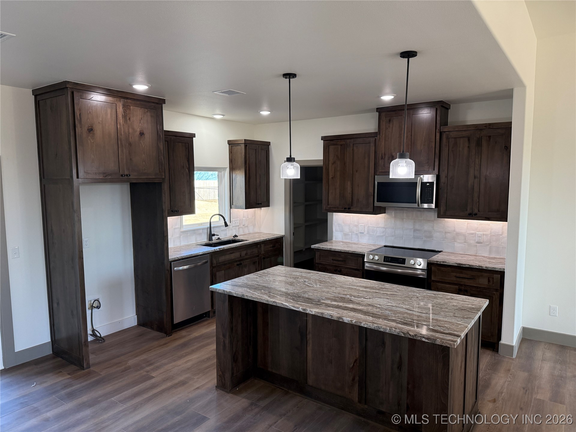 16840 W Sierra Property Photo 2