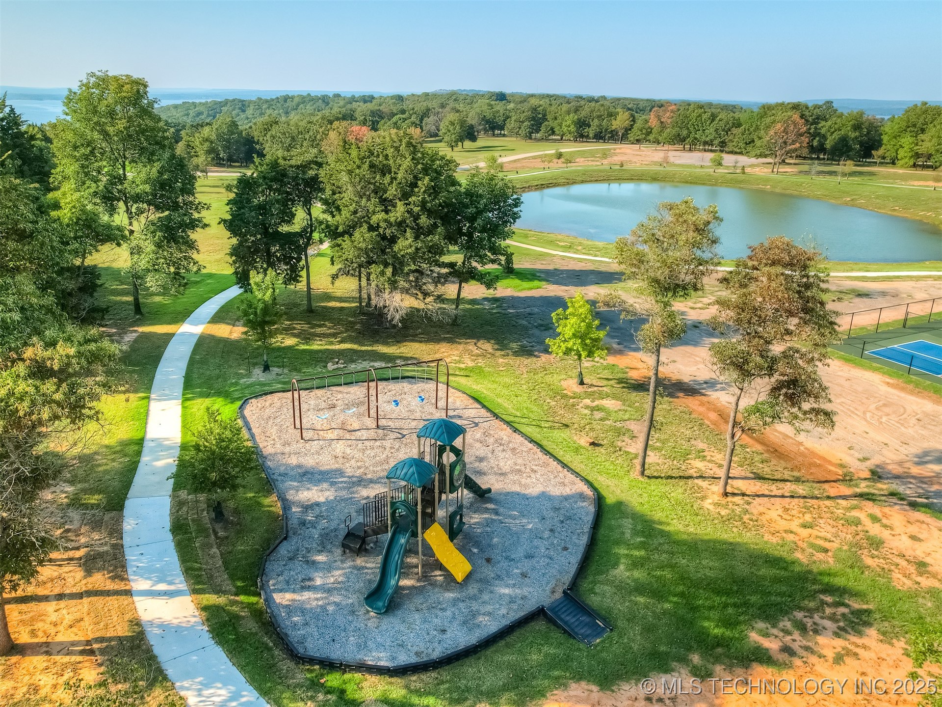 247 Patriot Pointe Property Photo 8