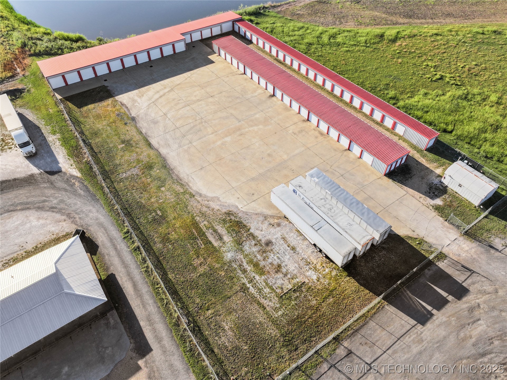 18753 S 100 Highway Property Photo 2