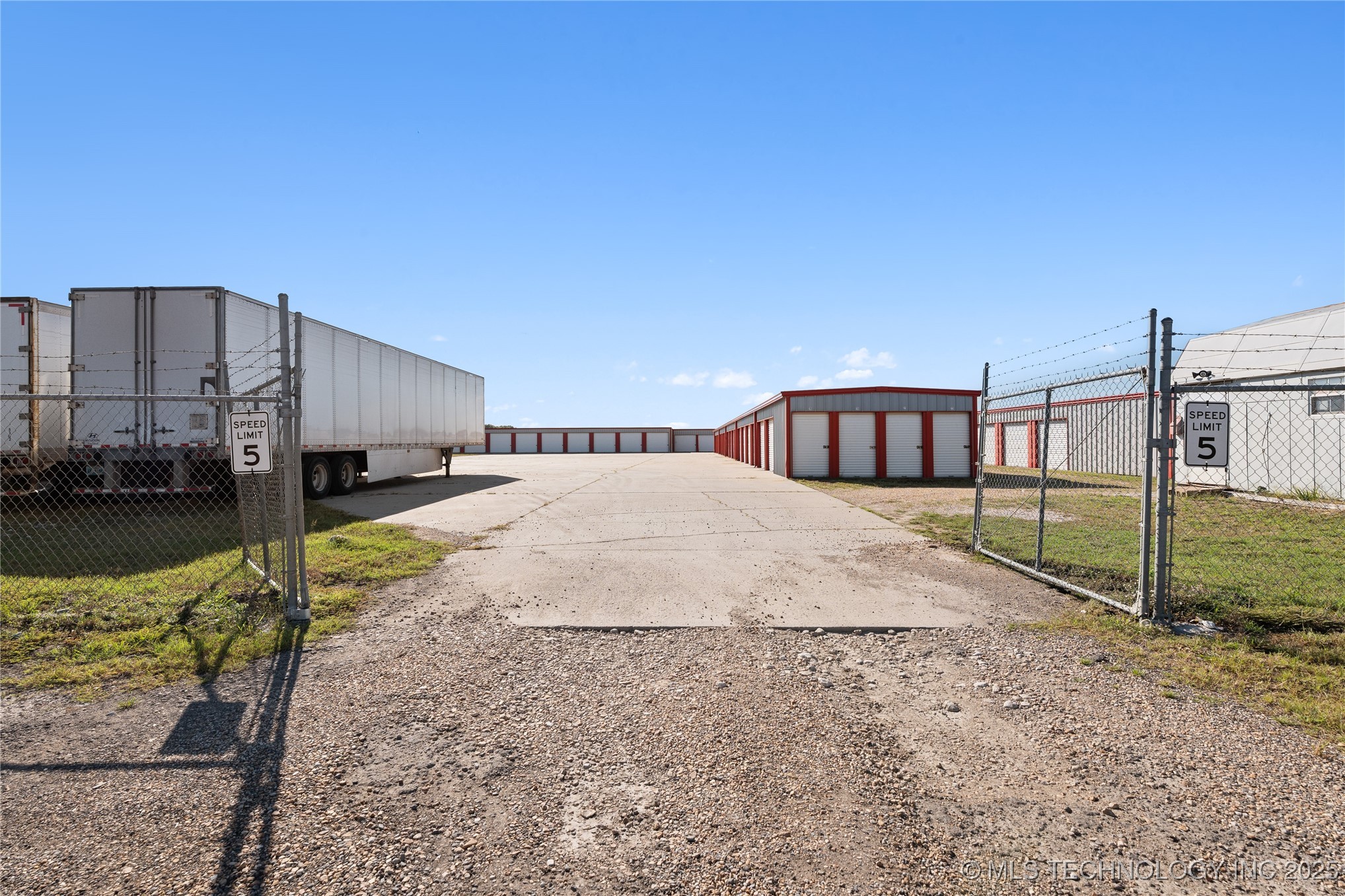 18753 S 100 Highway Property Photo 3