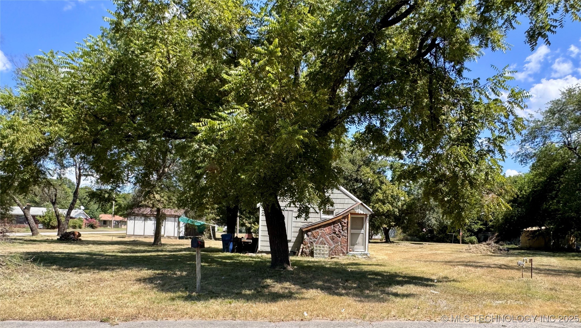 212 N Mayes Street Property Photo 2