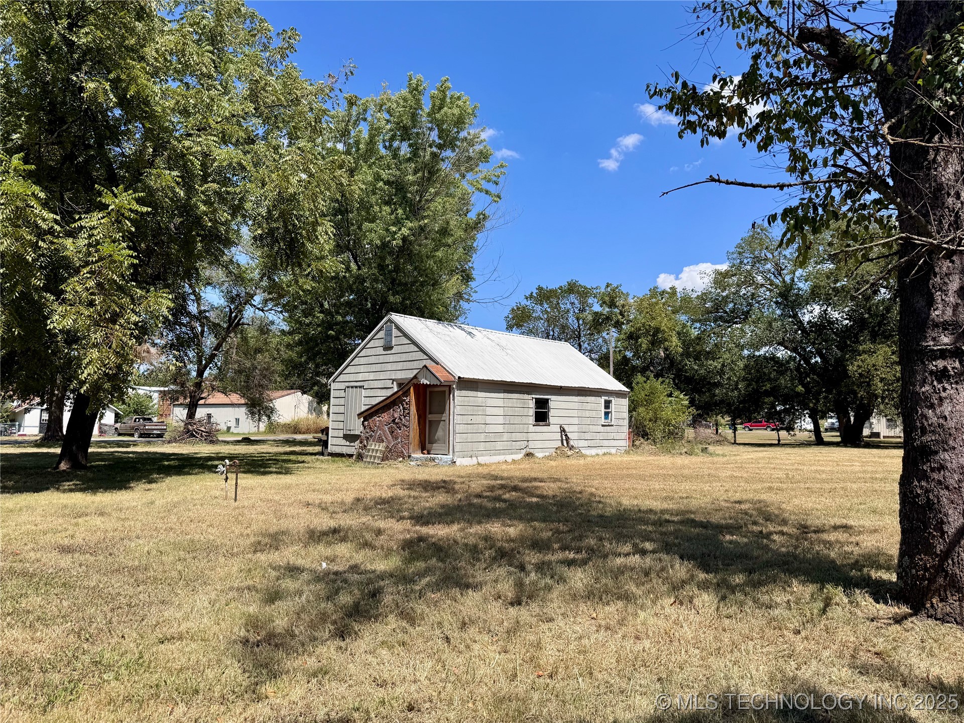 212 N Mayes Street Property Photo 4