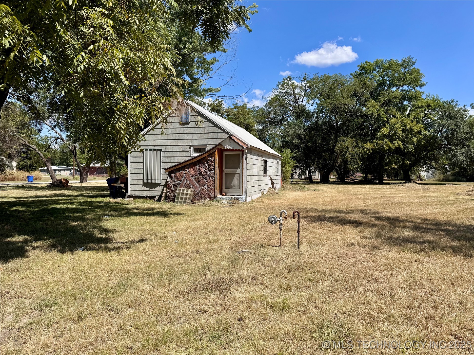 212 N Mayes Street Property Photo 5