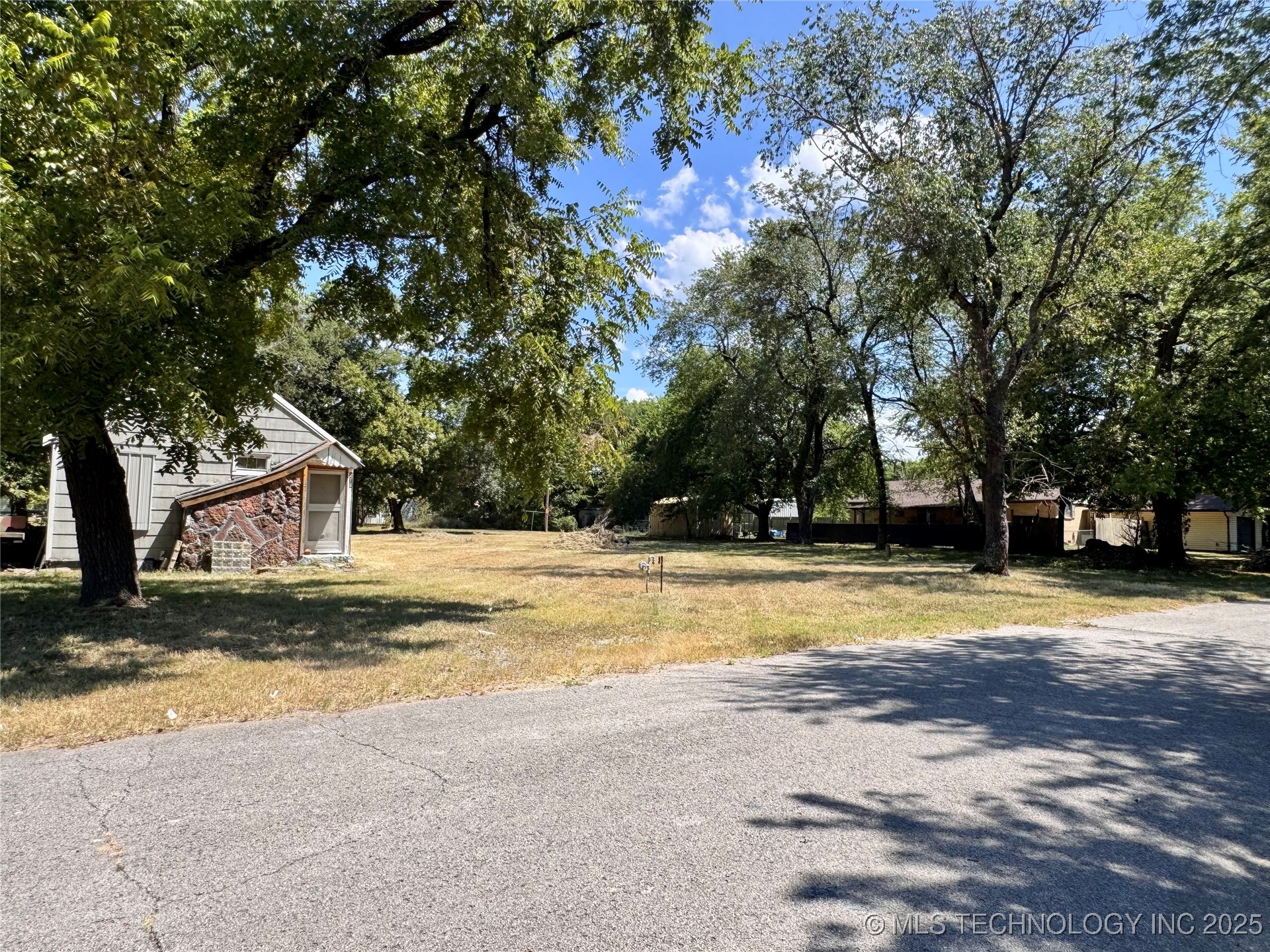 212 N Mayes Street Property Photo 11