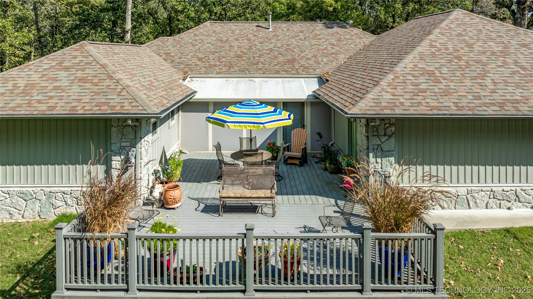 33157 Cardinal Drive Property Photo 5