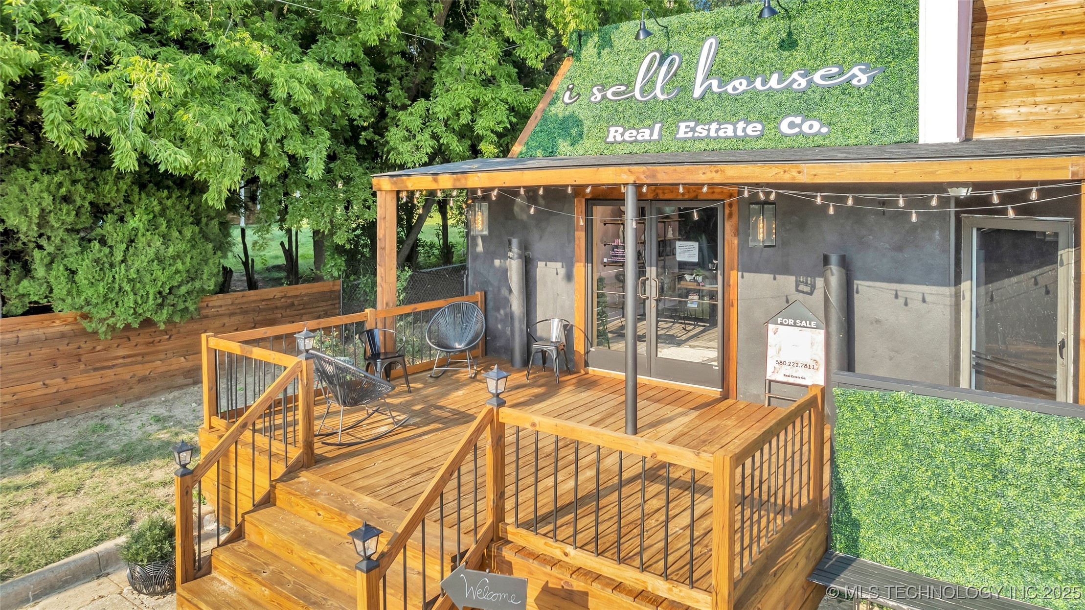 1717 W Broadway Property Photo 3