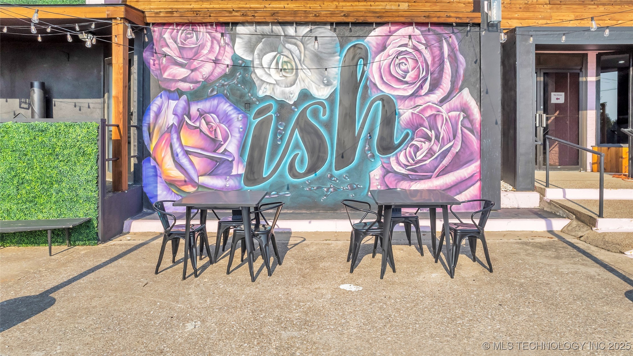 1717 W Broadway Property Photo 5