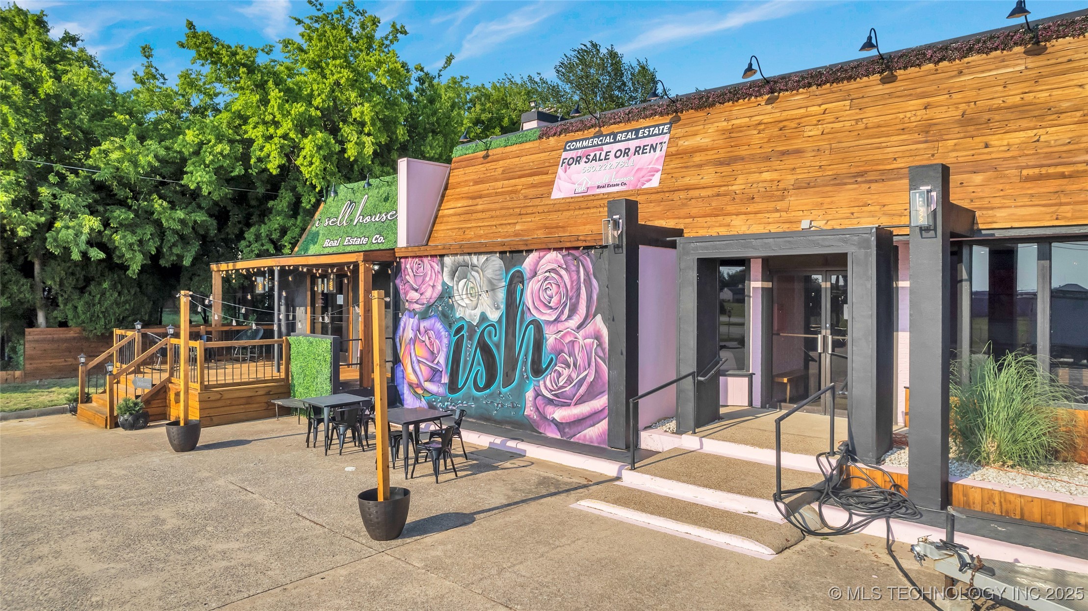 1717 W Broadway Property Photo 8