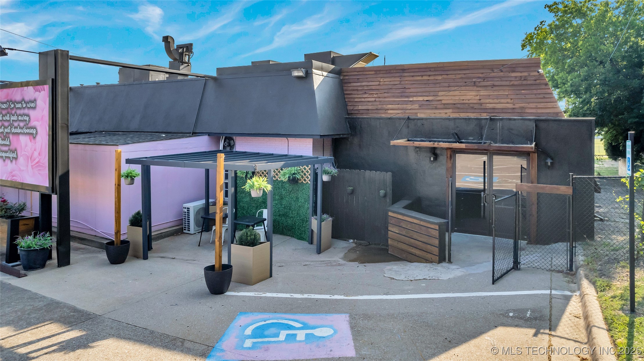 1717 W Broadway Property Photo 15