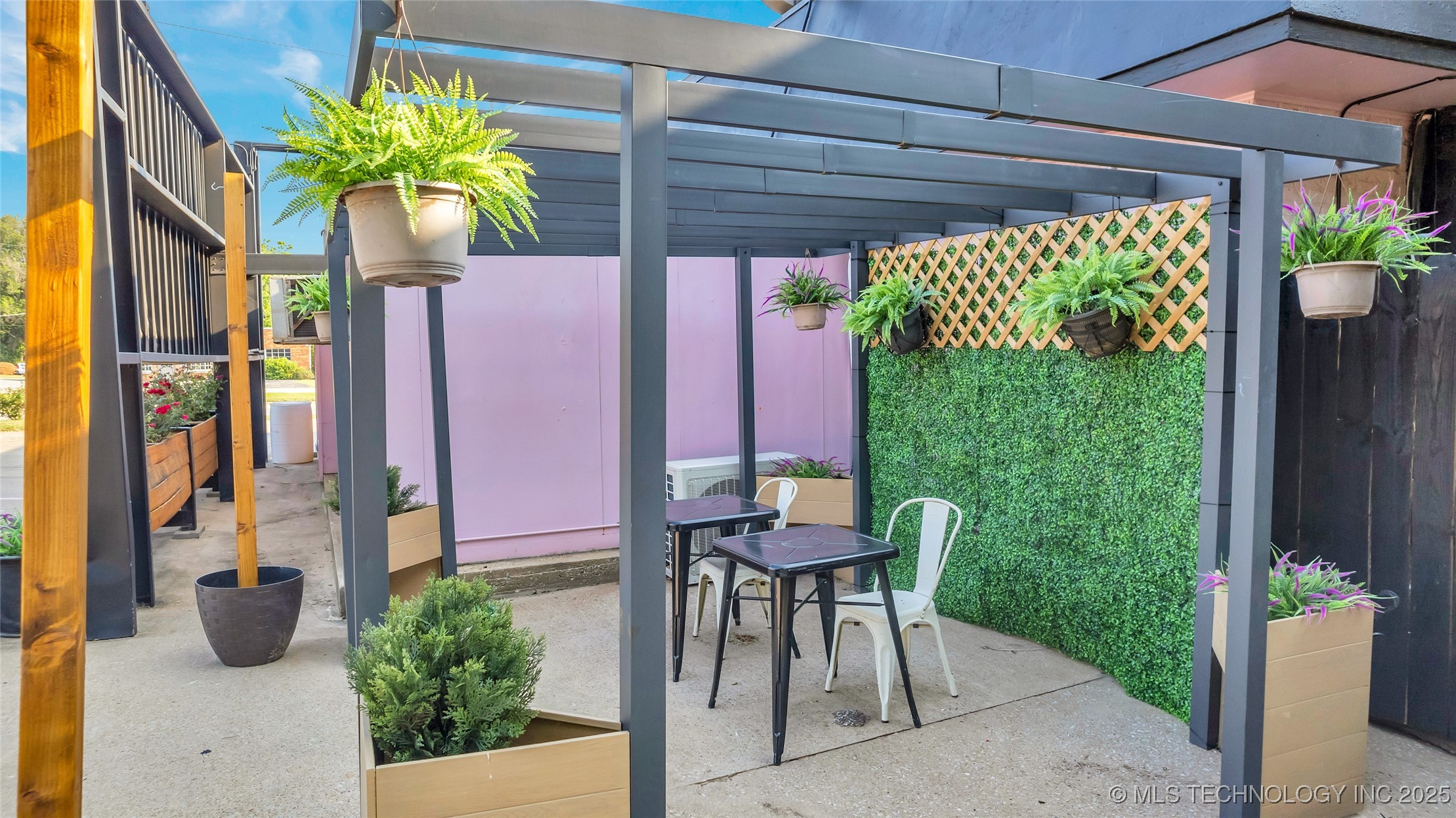 1717 W Broadway Property Photo 17