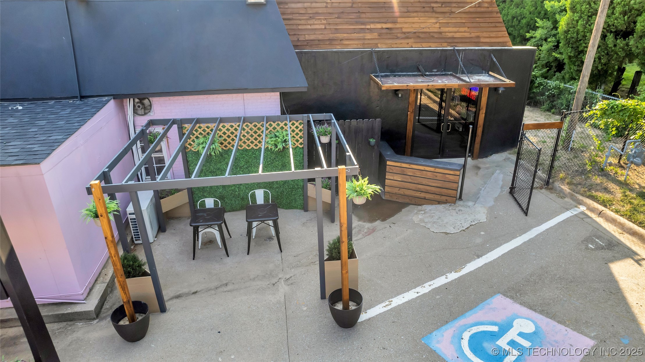 1717 W Broadway Property Photo 18