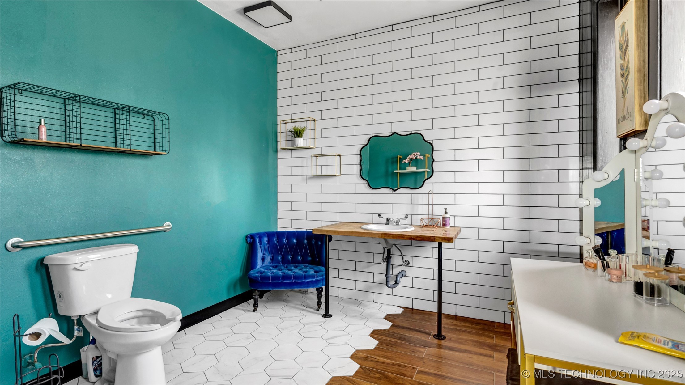 1717 W Broadway Property Photo 28