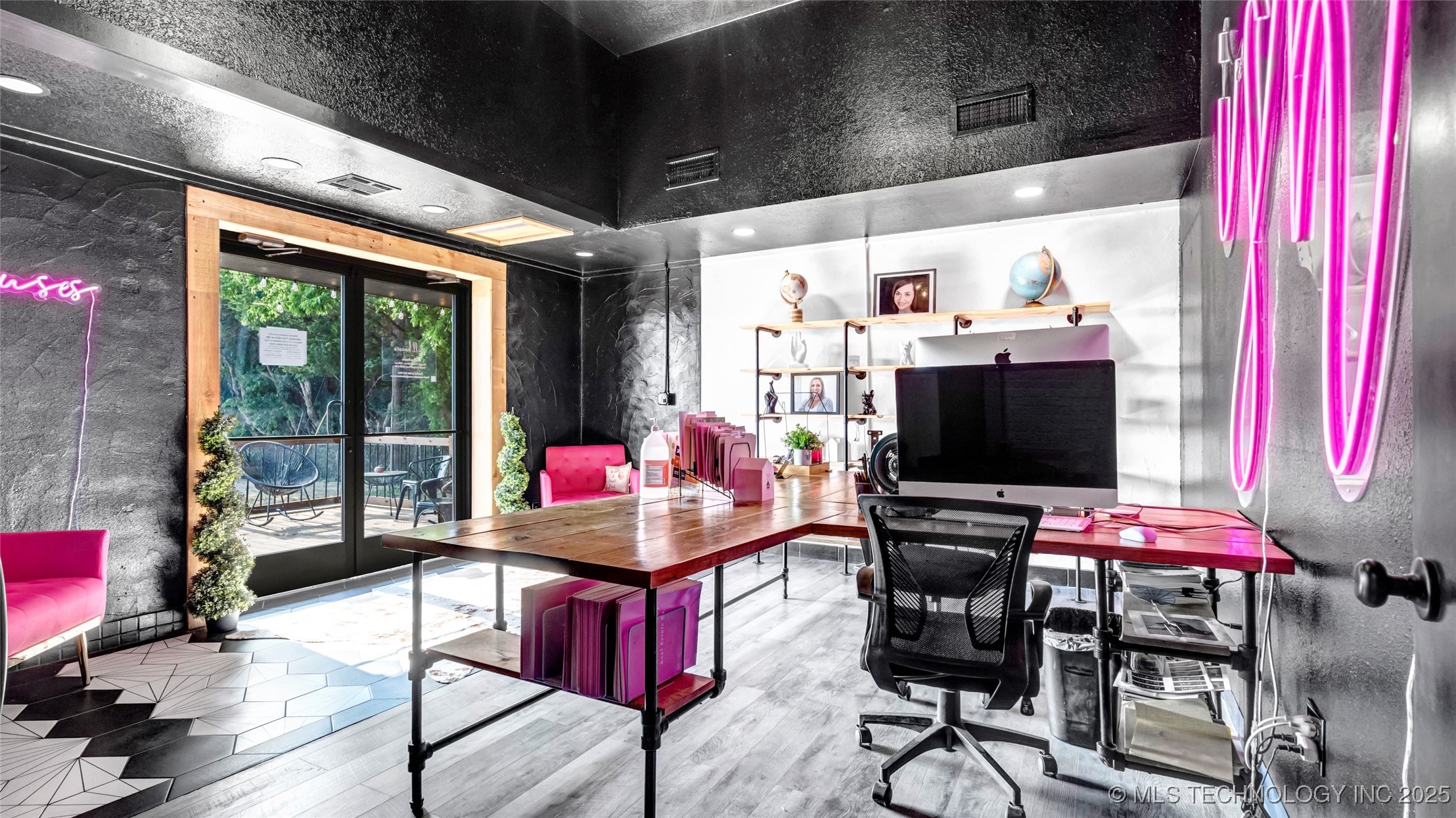 1717 W Broadway Property Photo 34