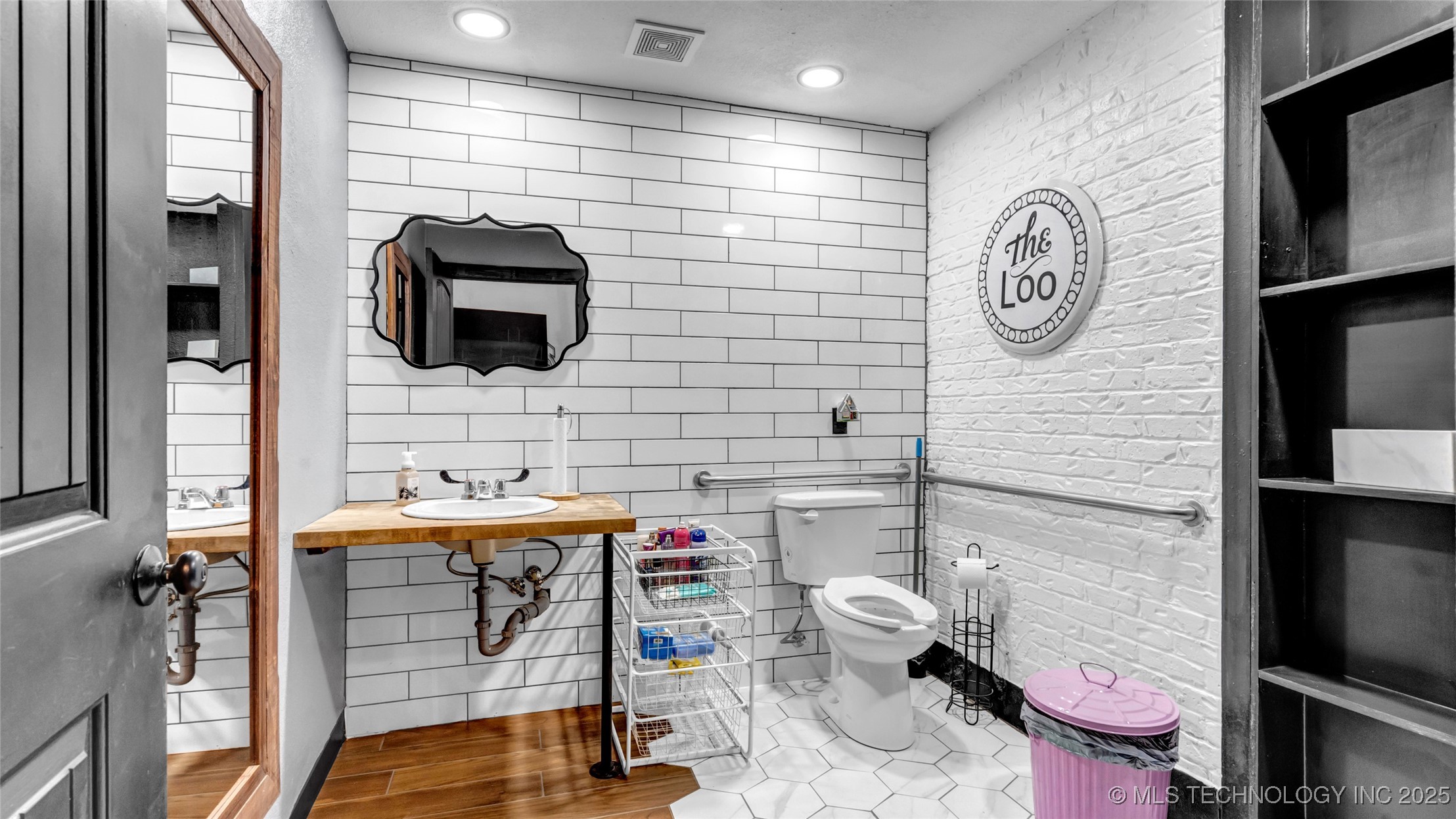 1717 W Broadway Property Photo 39