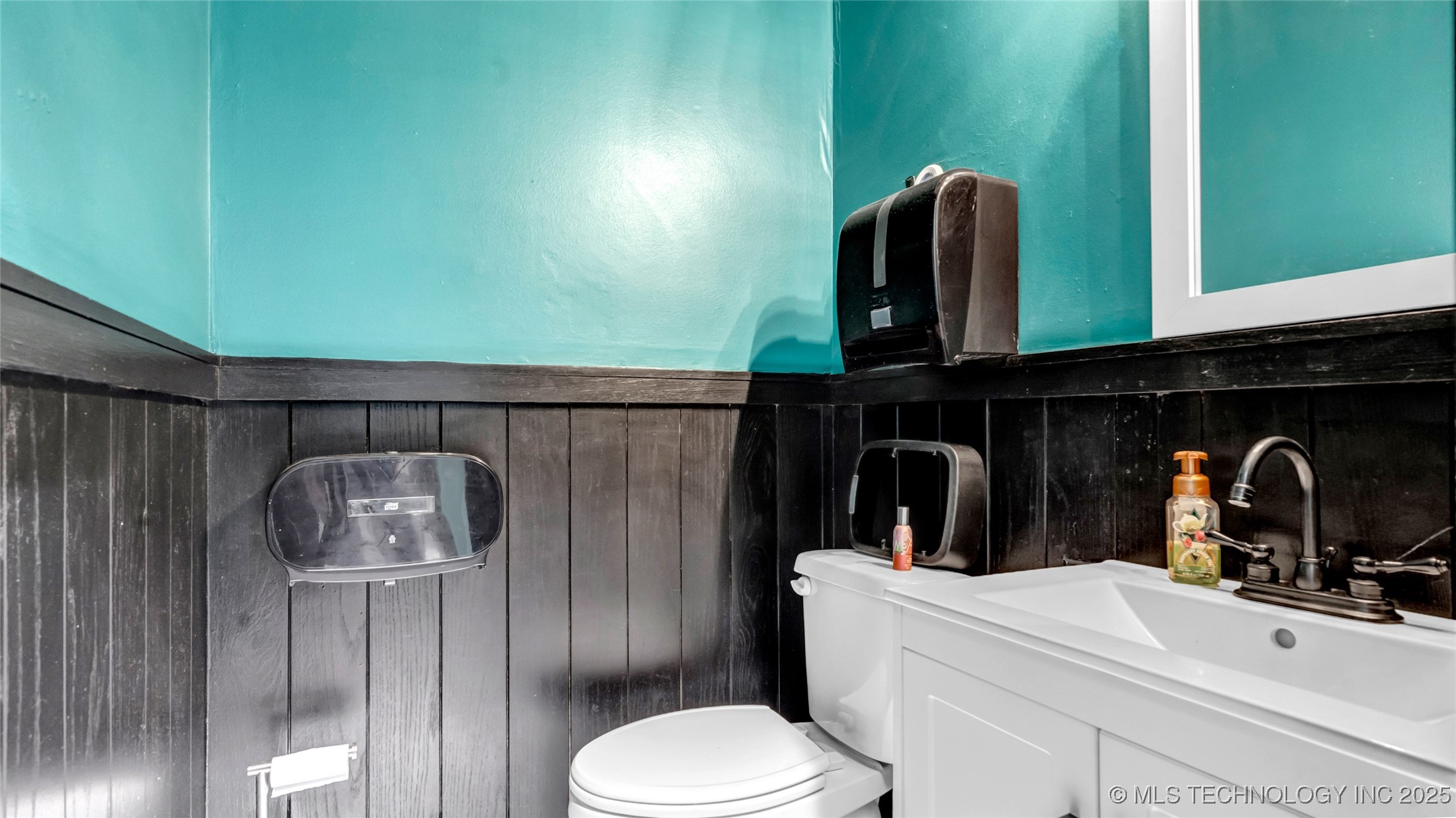 1717 W Broadway Property Photo 47