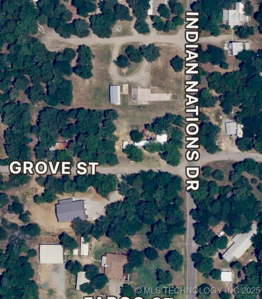 Grove Property Photo 5