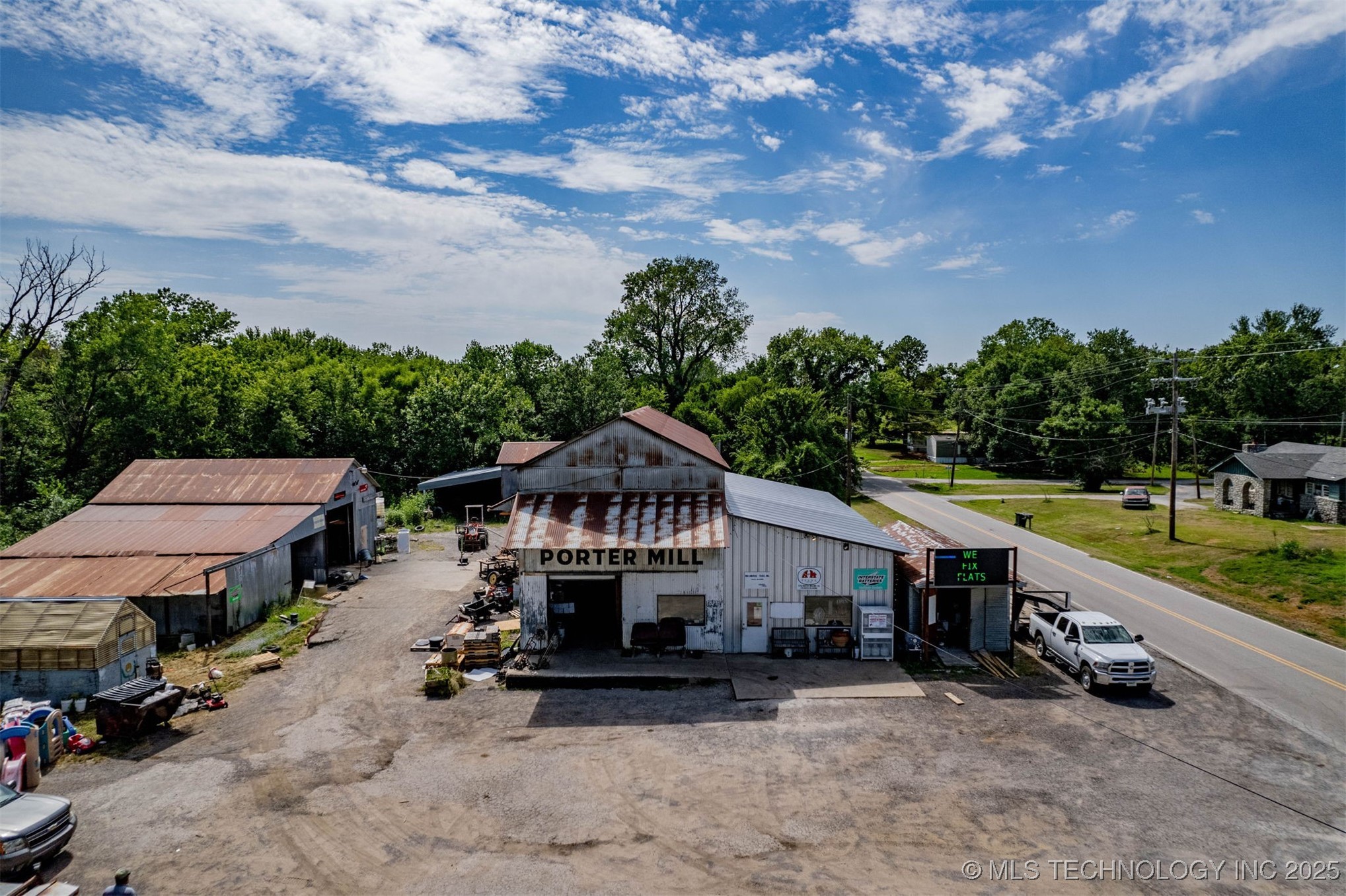 614 W Bel Aire Avenue Property Photo 2