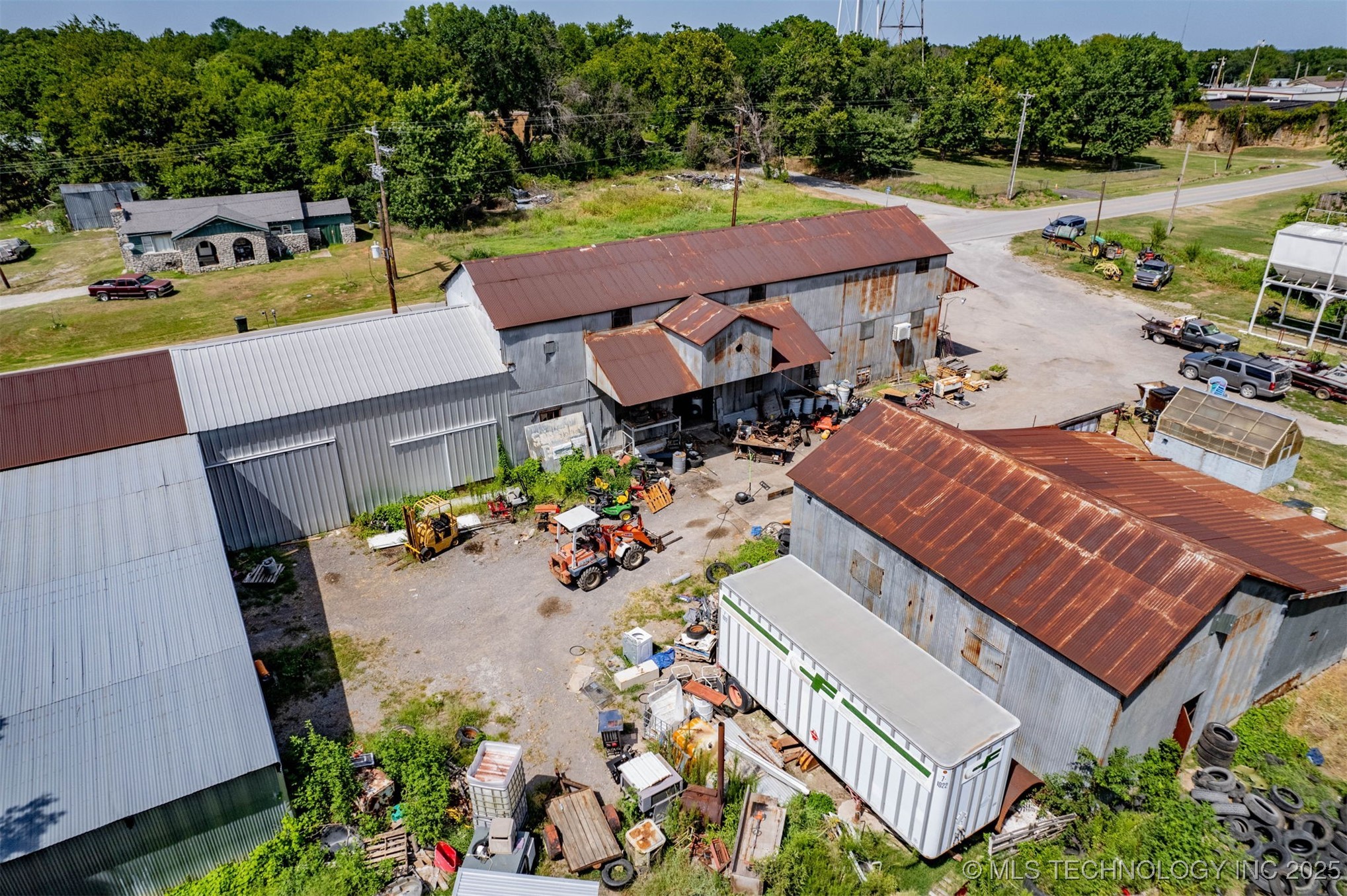 614 W Bel Aire Avenue Property Photo 9